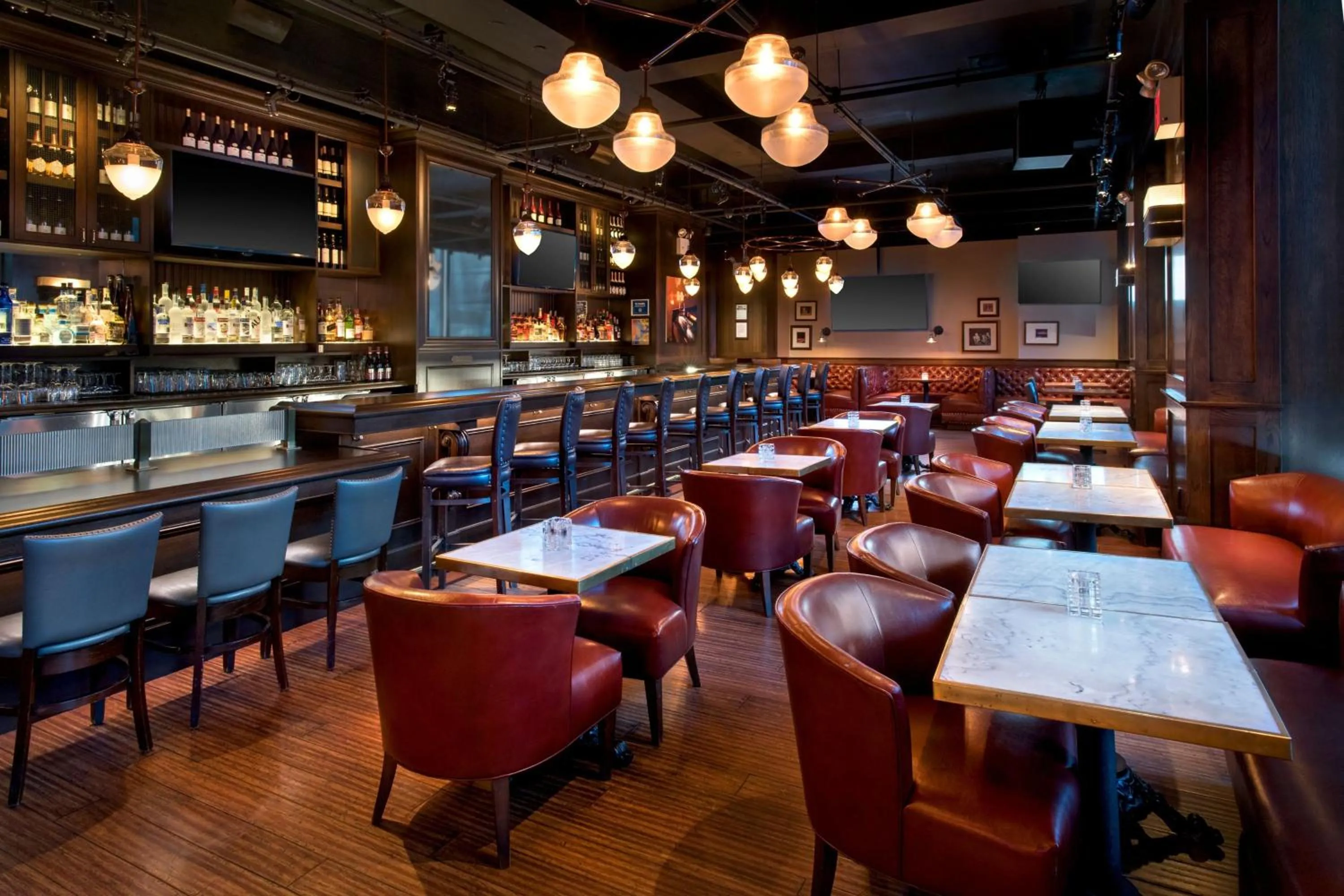 Restaurant/places to eat in New York Marriott Downtown