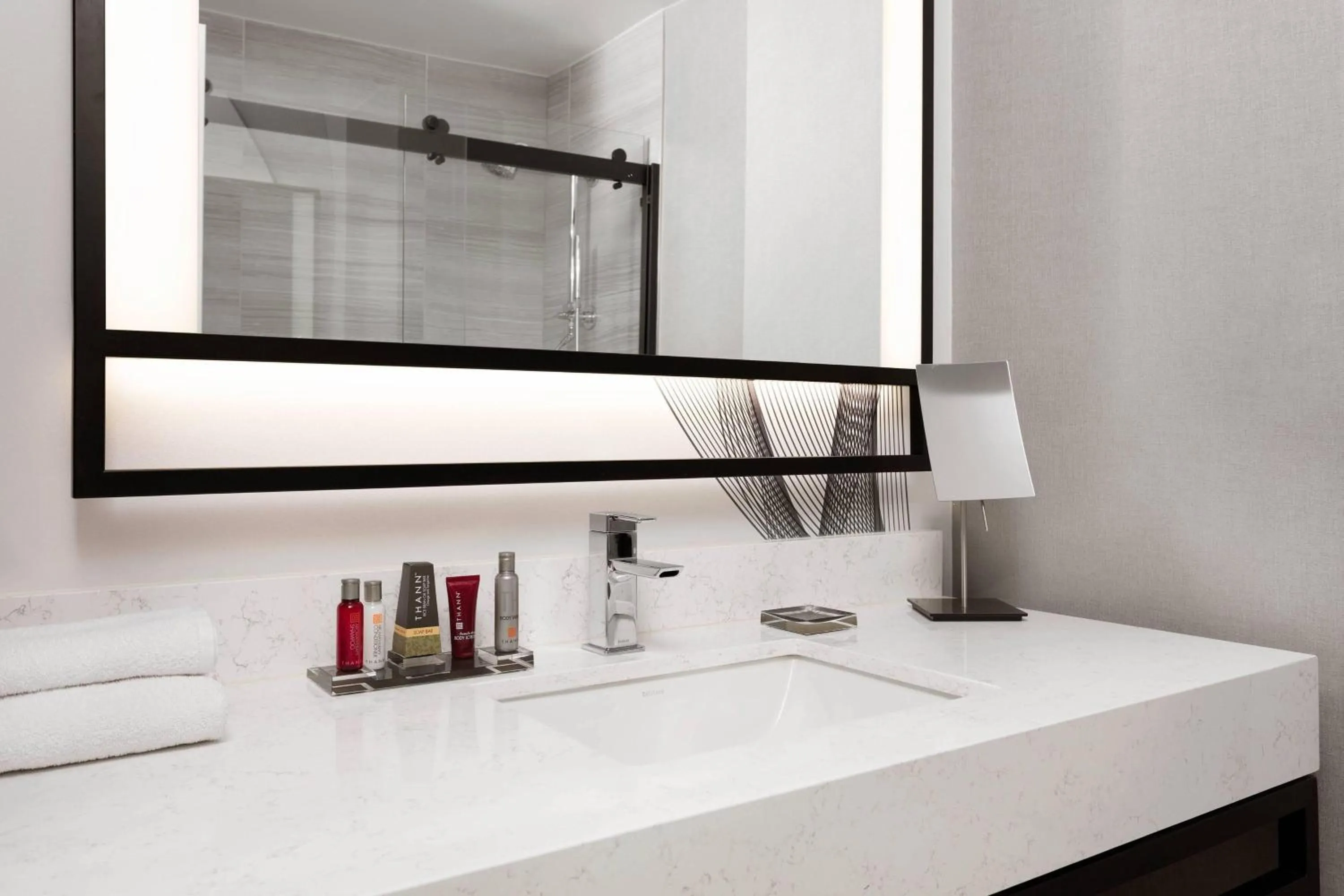 Bathroom, Bed in New York Marriott Downtown