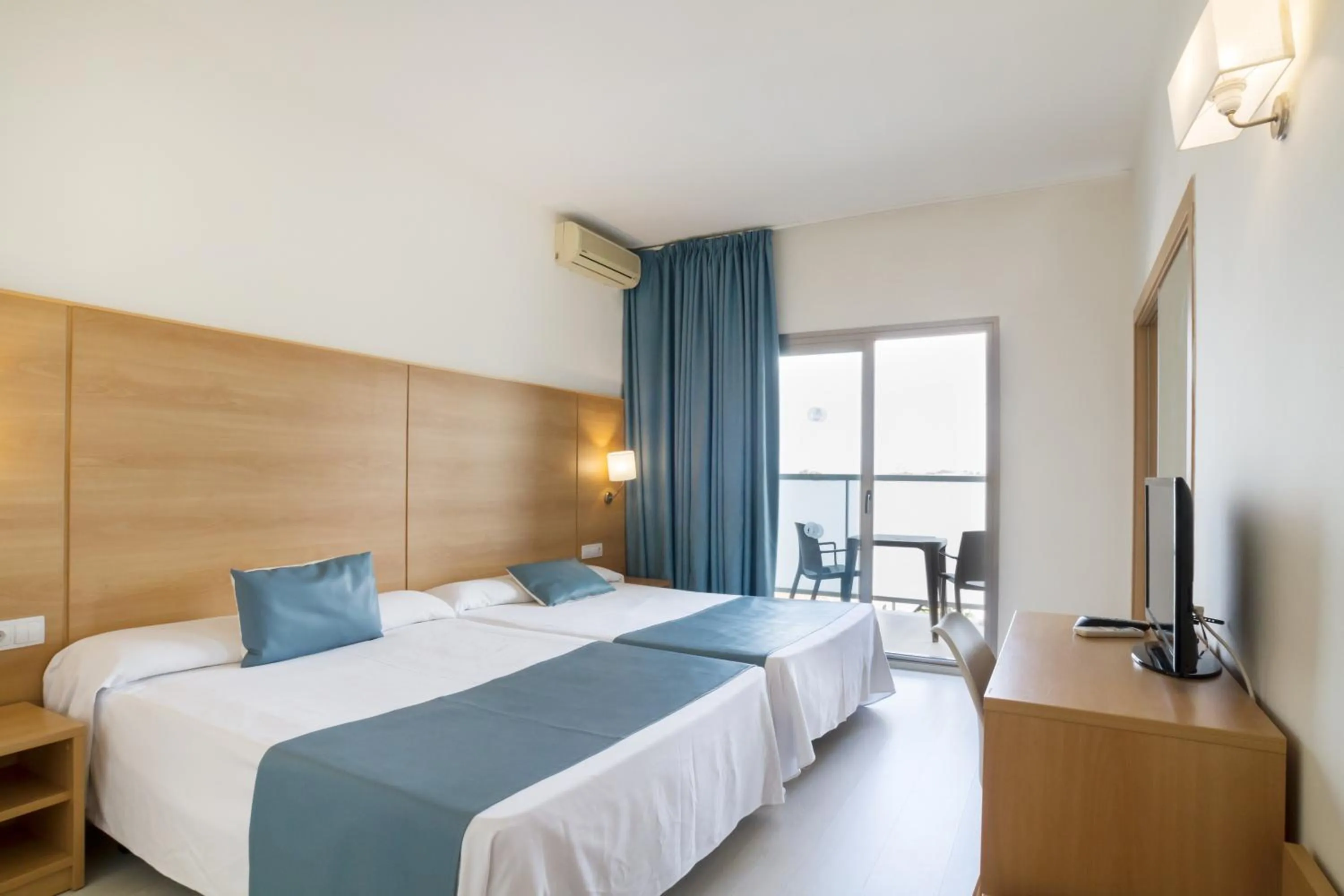 Bedroom, Bed in Ibersol Playa Dorada