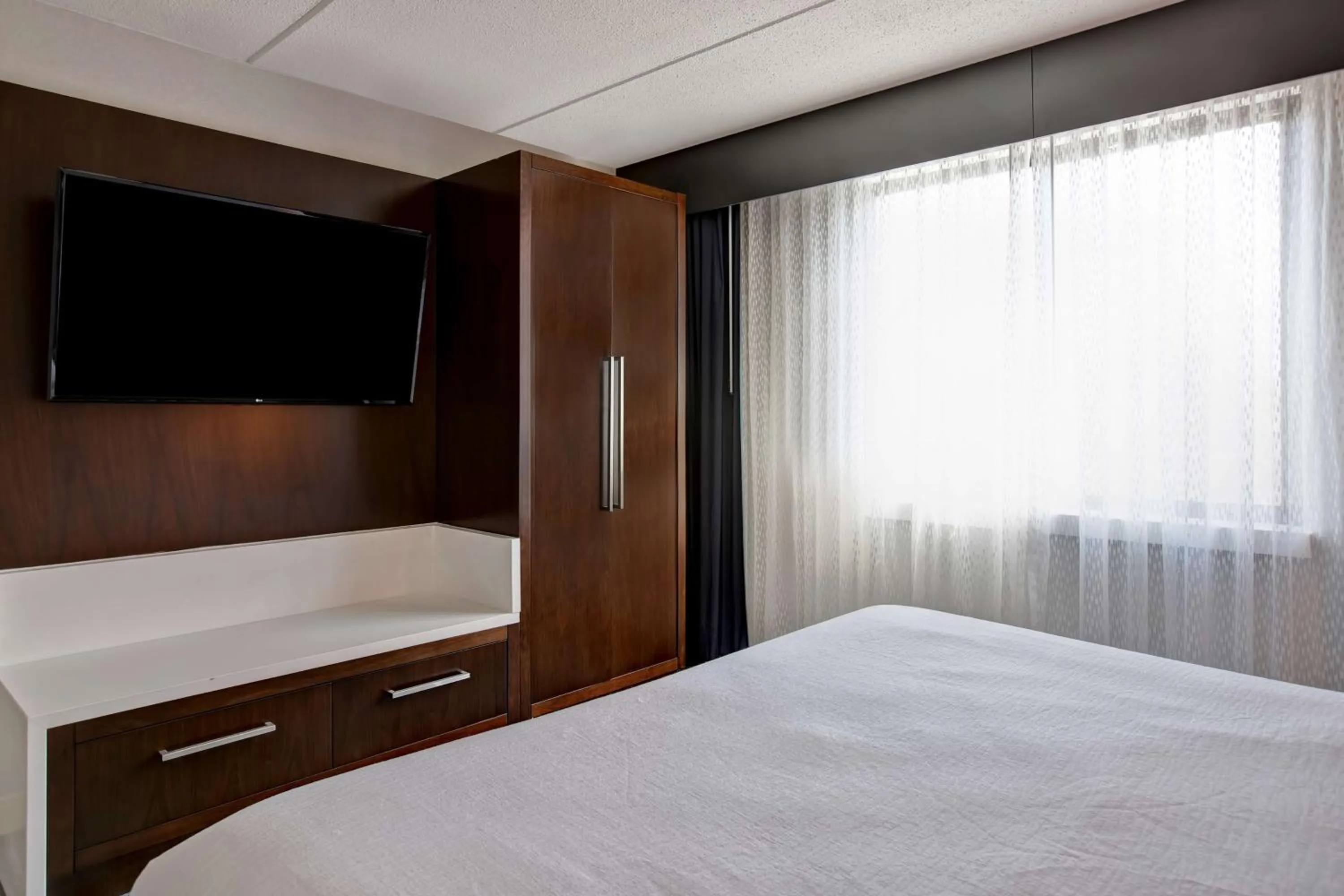 Bed in Embassy Suites Syracuse