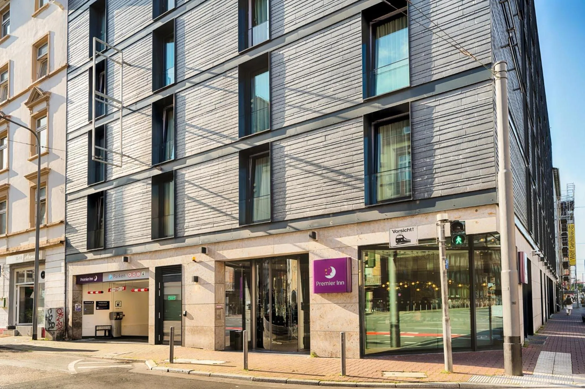 Property building in Premier Inn Frankfurt City Europaviertel