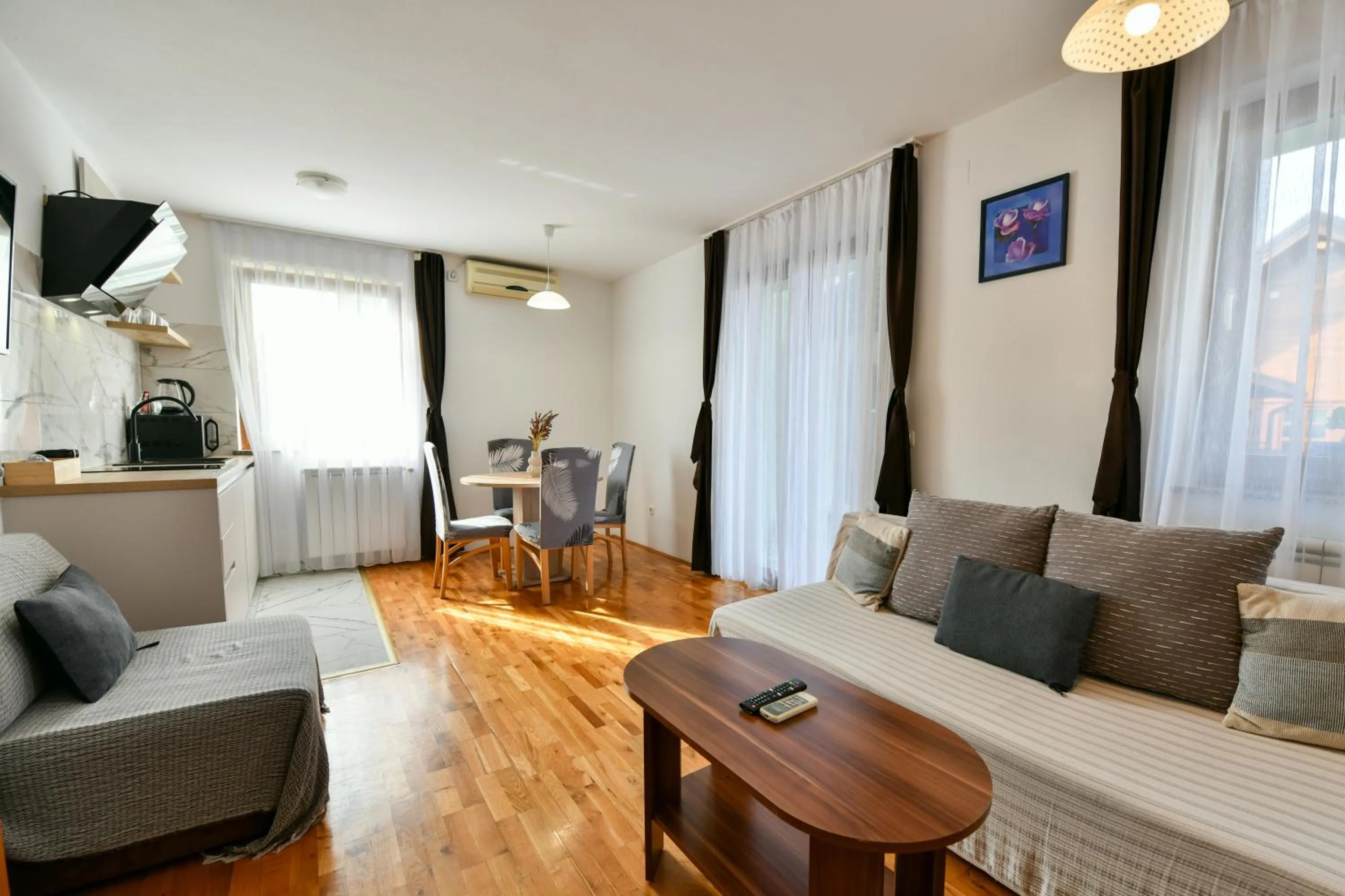 Kitchen or kitchenette in Pansion Villa Cancar