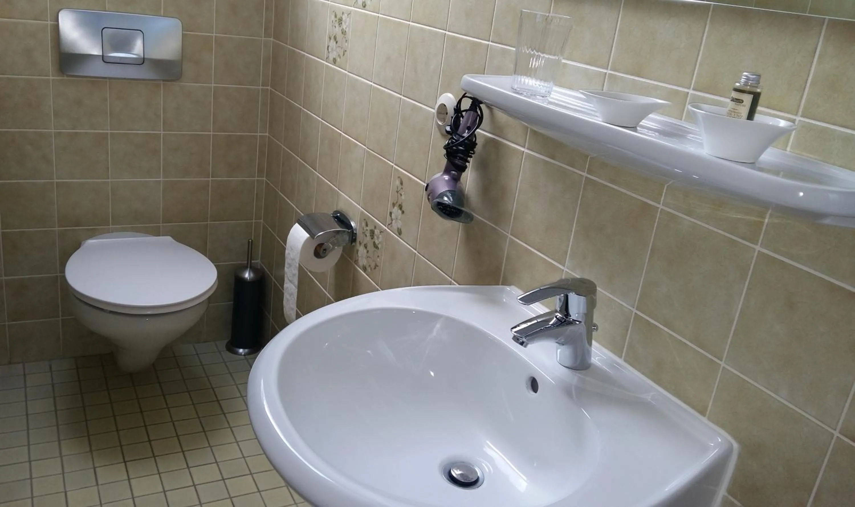 Bathroom in Landgasthof Grüner Baum