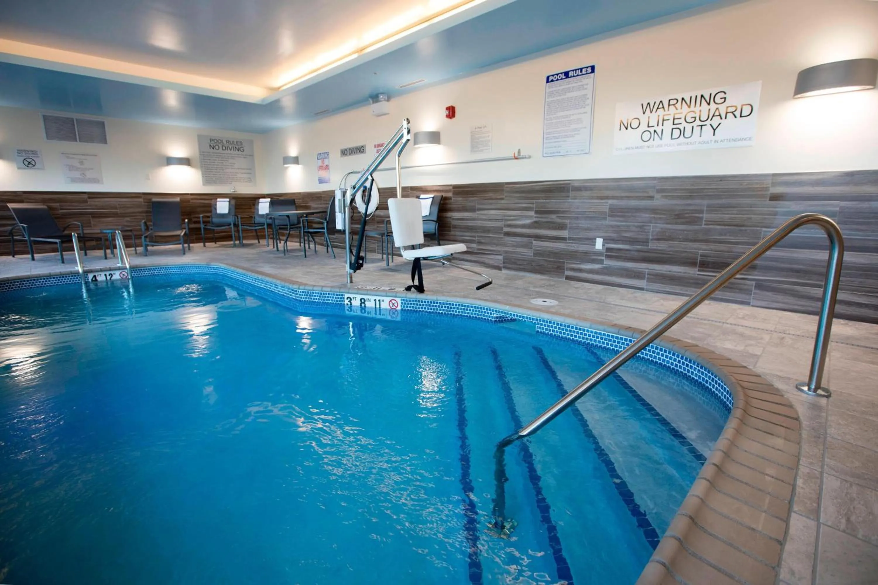 Swimming pool in Fairfield Inn & Suites by Marriott Detroit Lakes