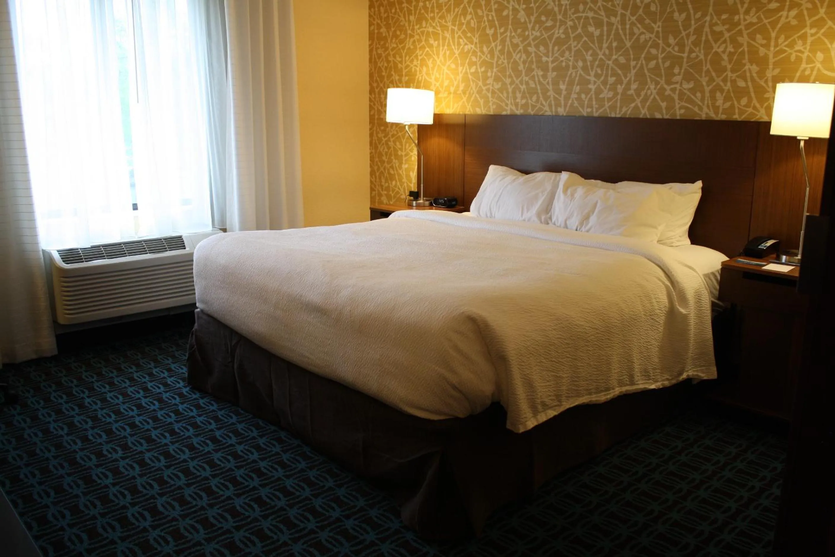 Bed in Fairfield Inn & Suites by Marriott Detroit Lakes