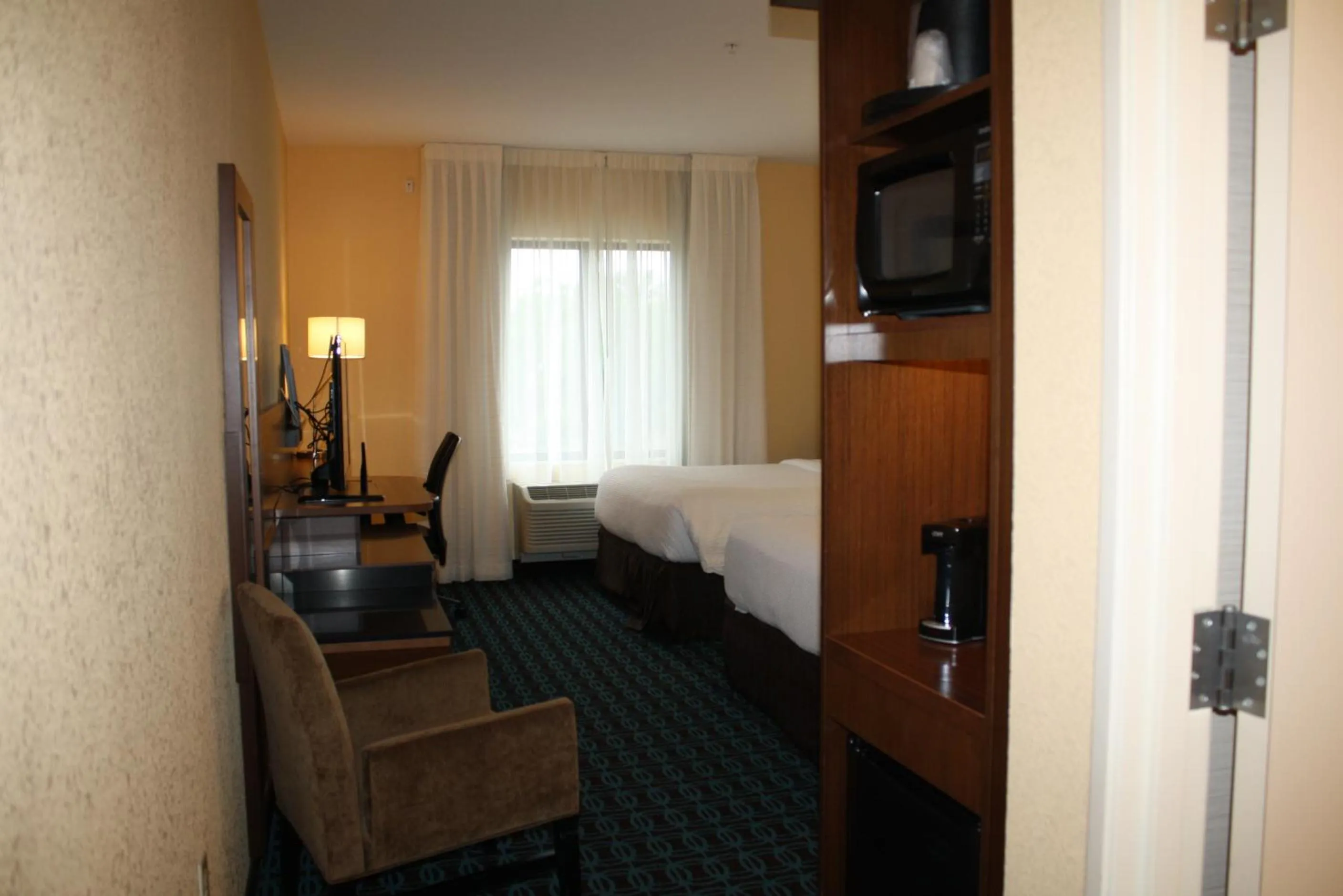 Photo of the whole room, Bed in Fairfield Inn & Suites by Marriott Detroit Lakes
