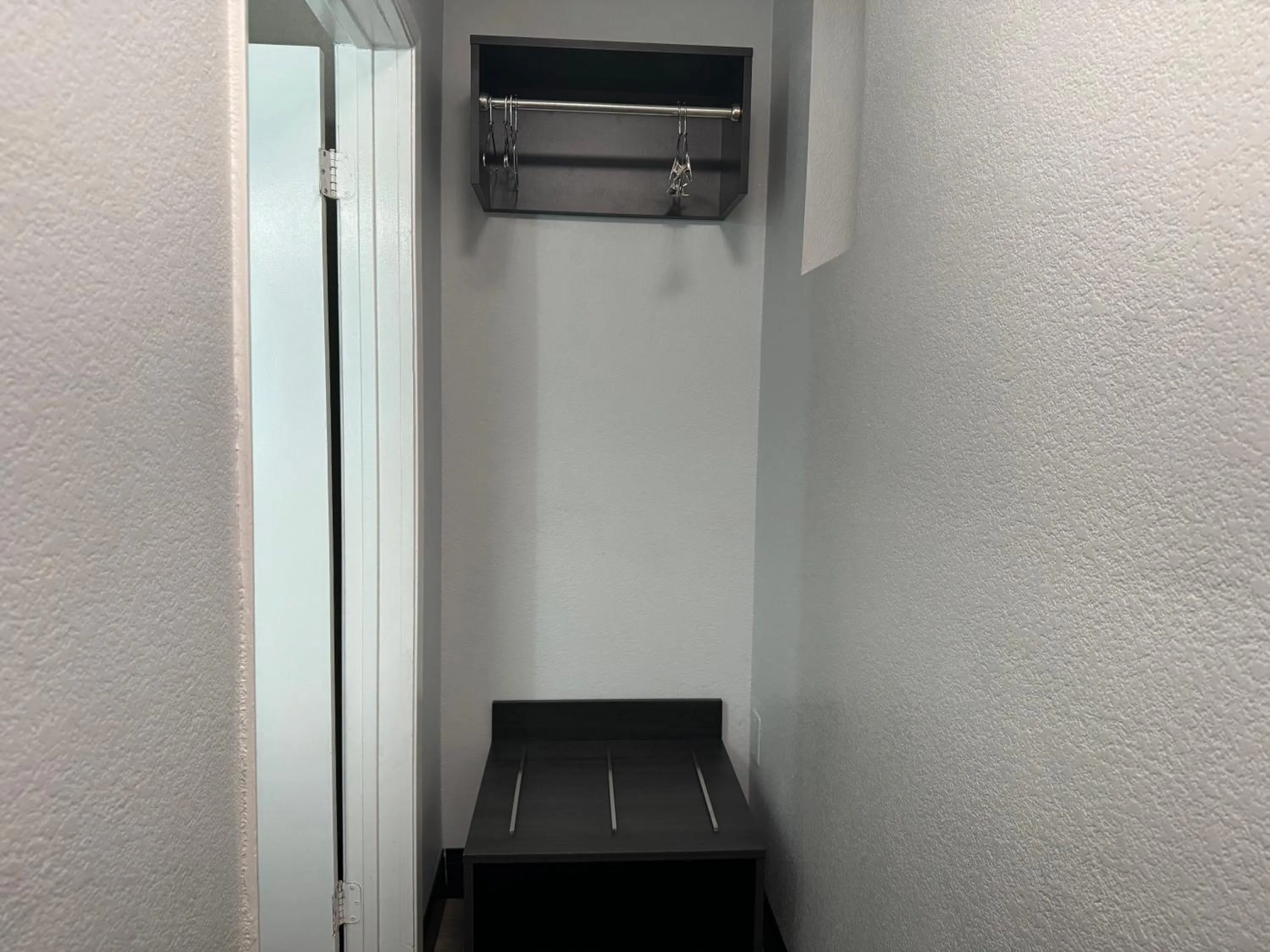 wardrobe in Motel 6 Hollywood