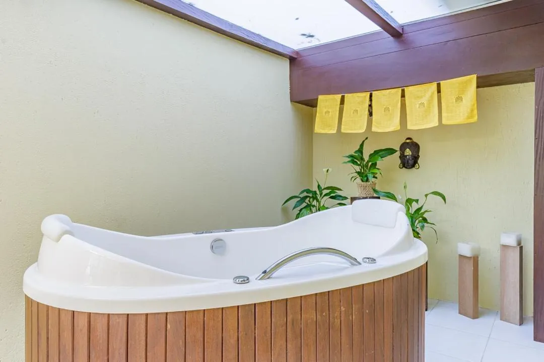 Hot Tub in Hotel Pousada Le Chateau