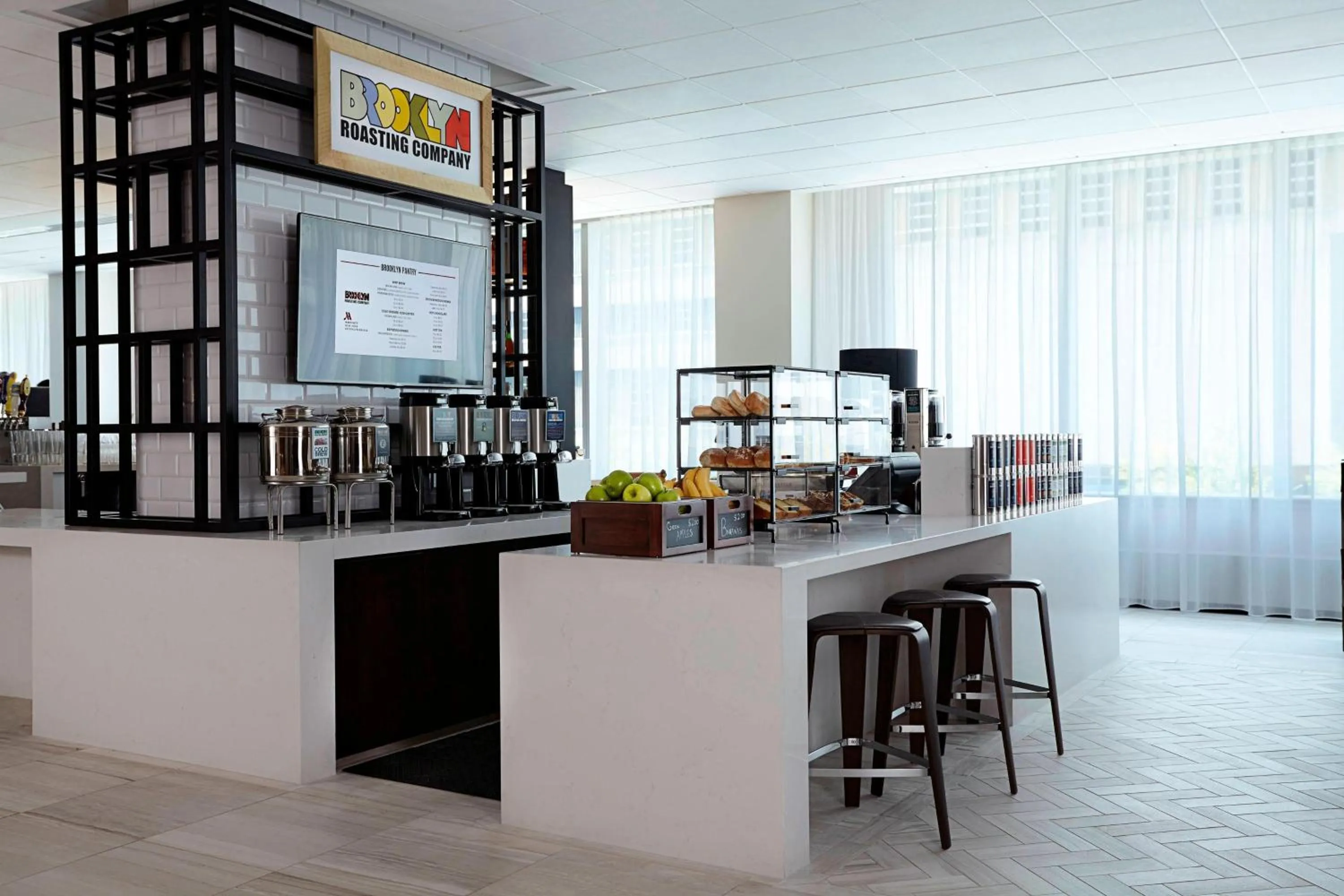 Lounge or bar in New York Marriott at the Brooklyn Bridge