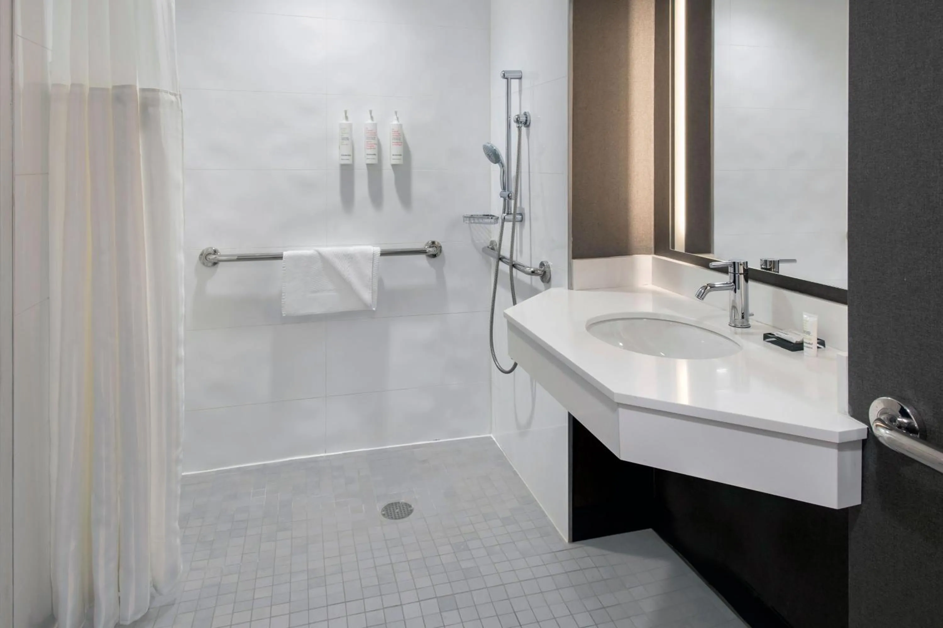 Bathroom in New York Marriott at the Brooklyn Bridge