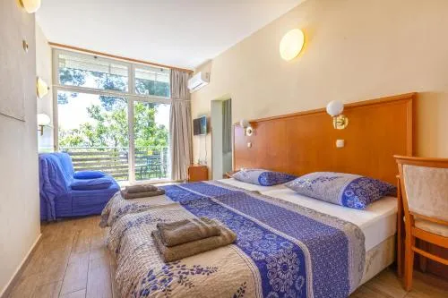 Maestral Residence