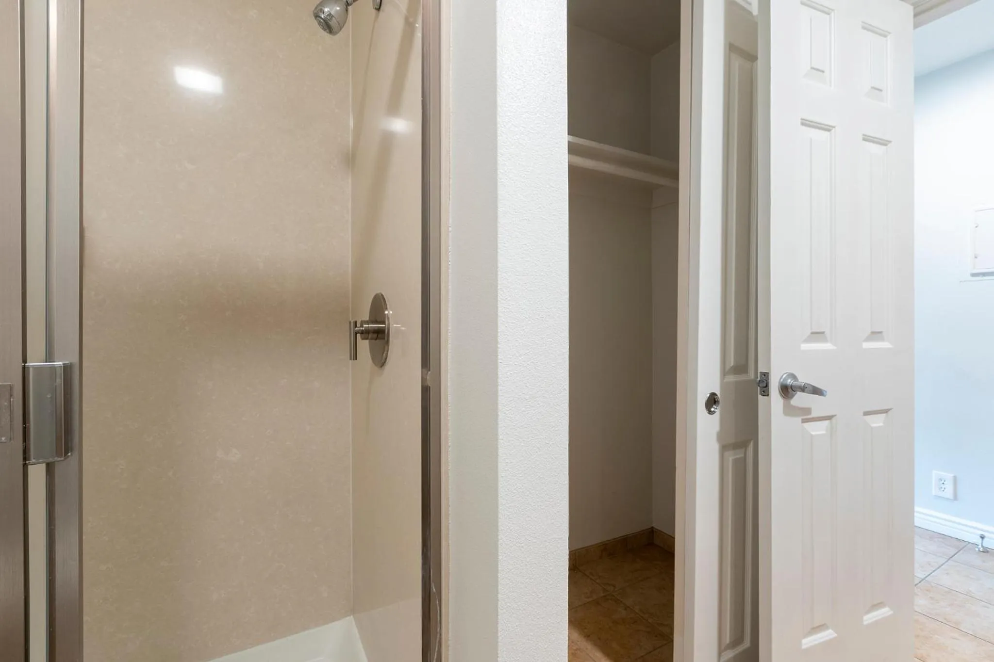 Bathroom in San Clemente Inn