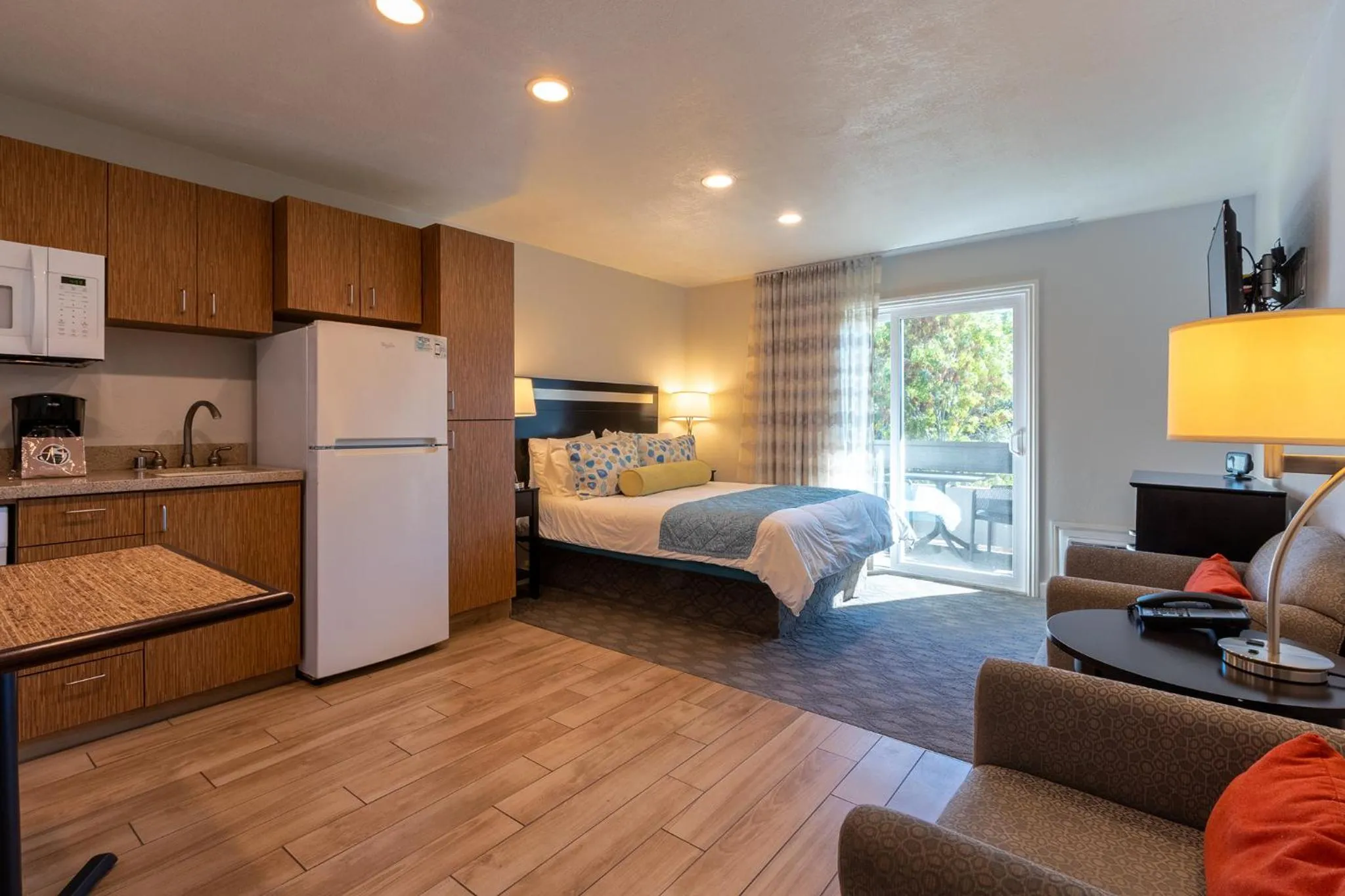 kitchen, Bed in San Clemente Inn