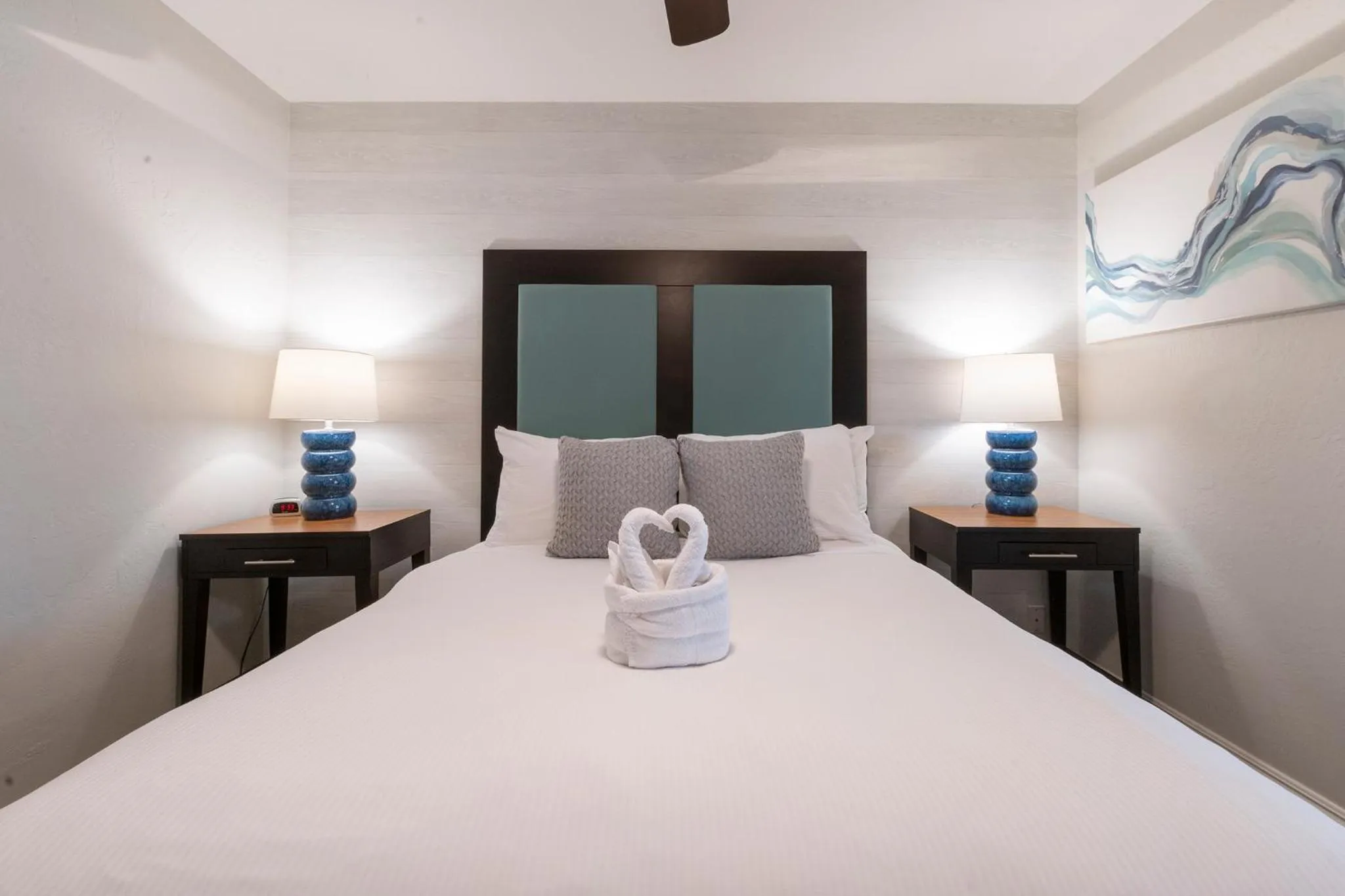 Bed in San Clemente Inn