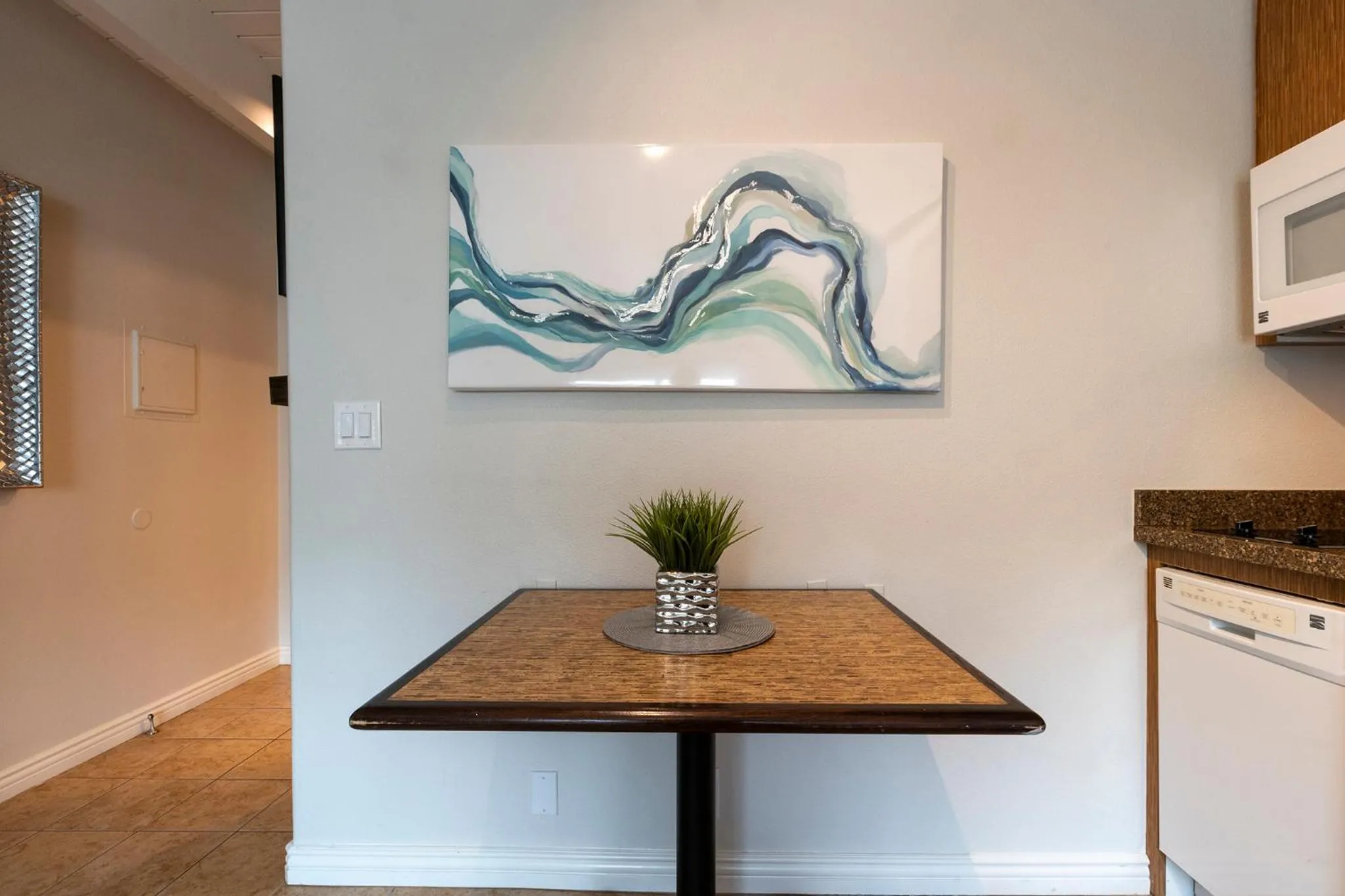 Dining area in San Clemente Inn