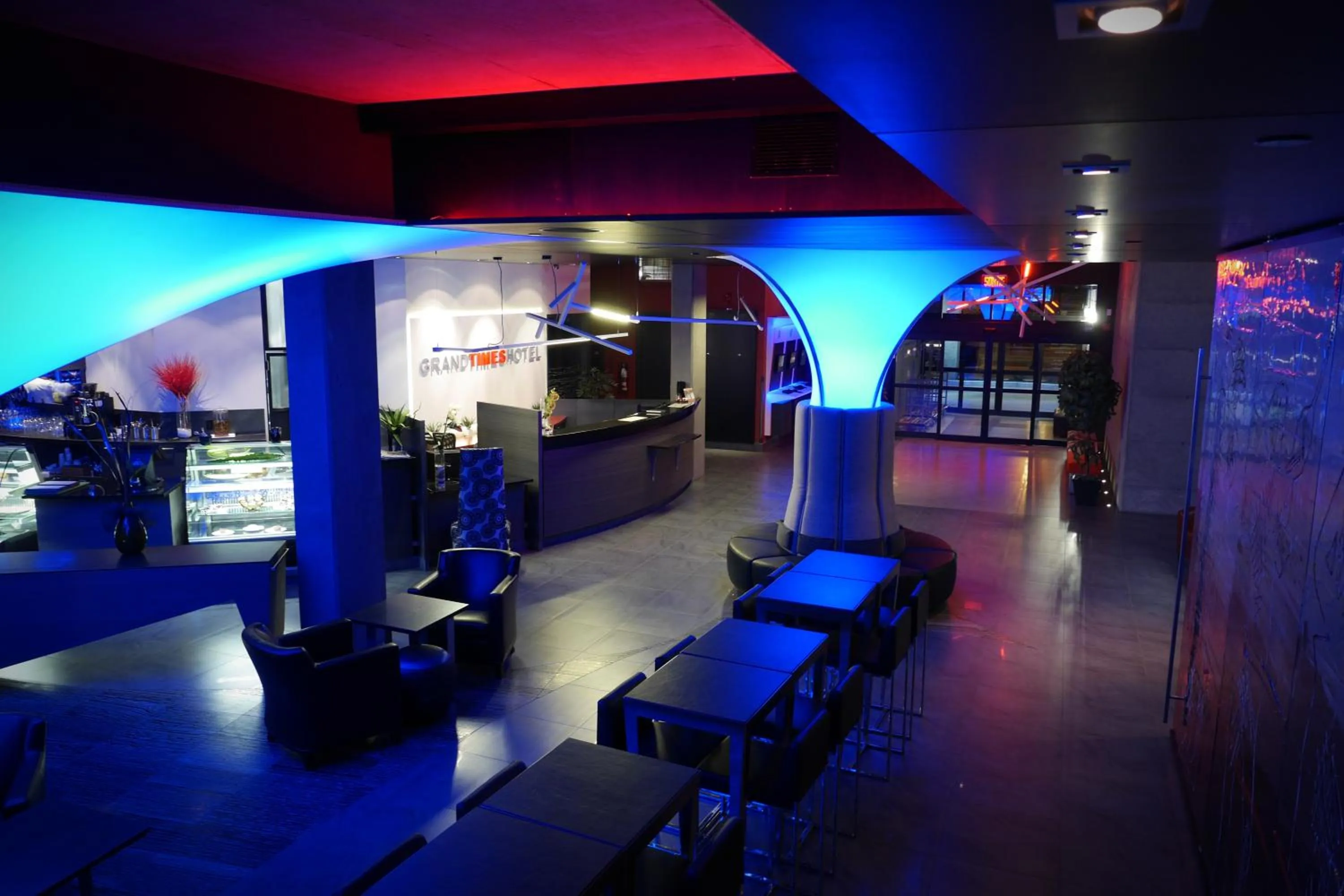 Lounge or bar in Grand Hotel Times Sherbrooke