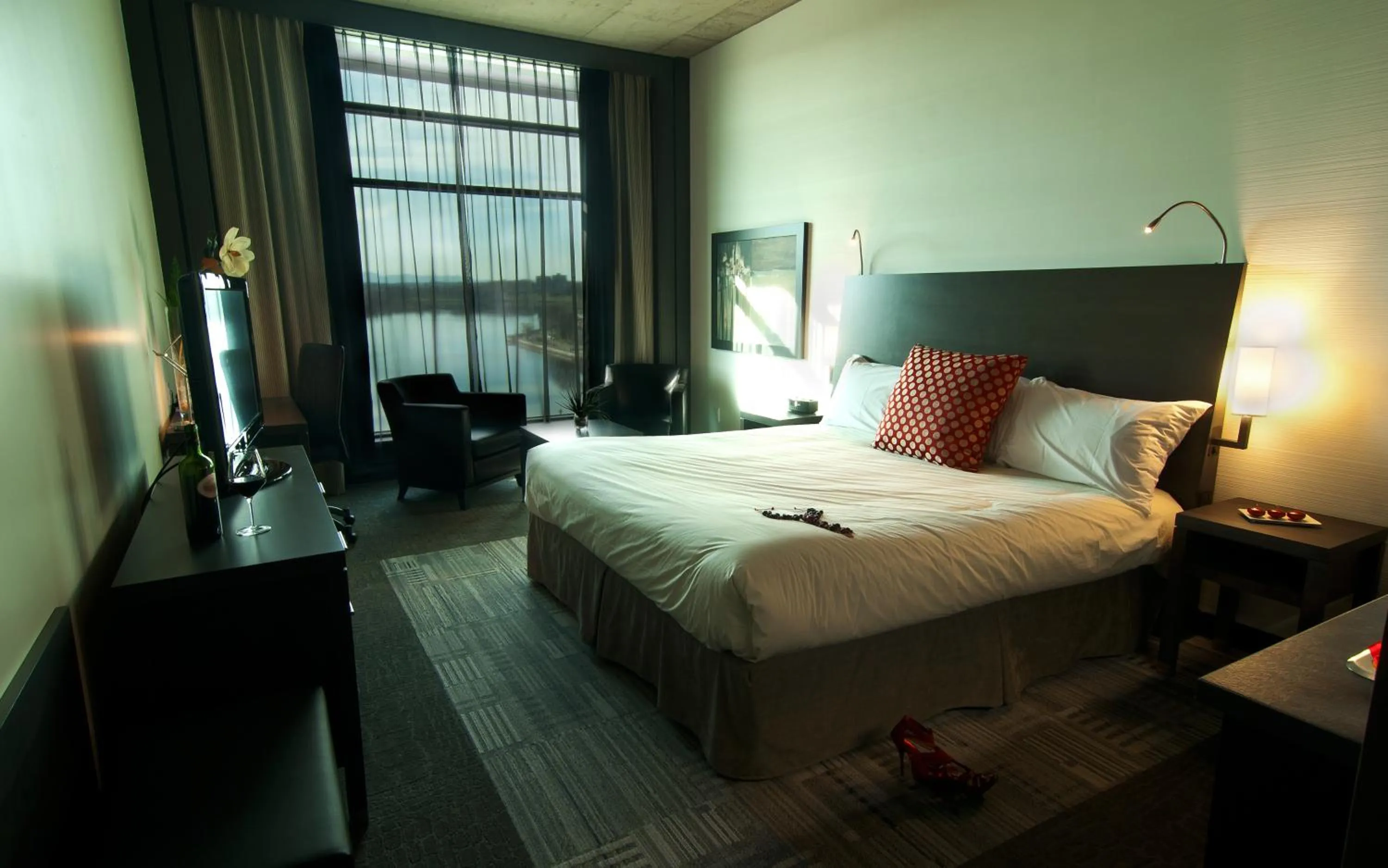 Photo of the whole room, Bed in Grand Hotel Times Sherbrooke