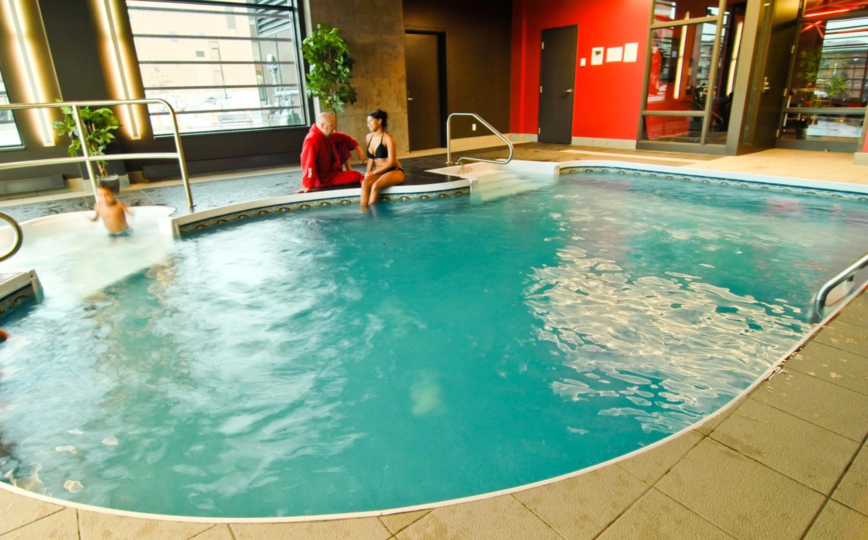 Swimming pool in Grand Hotel Times Sherbrooke