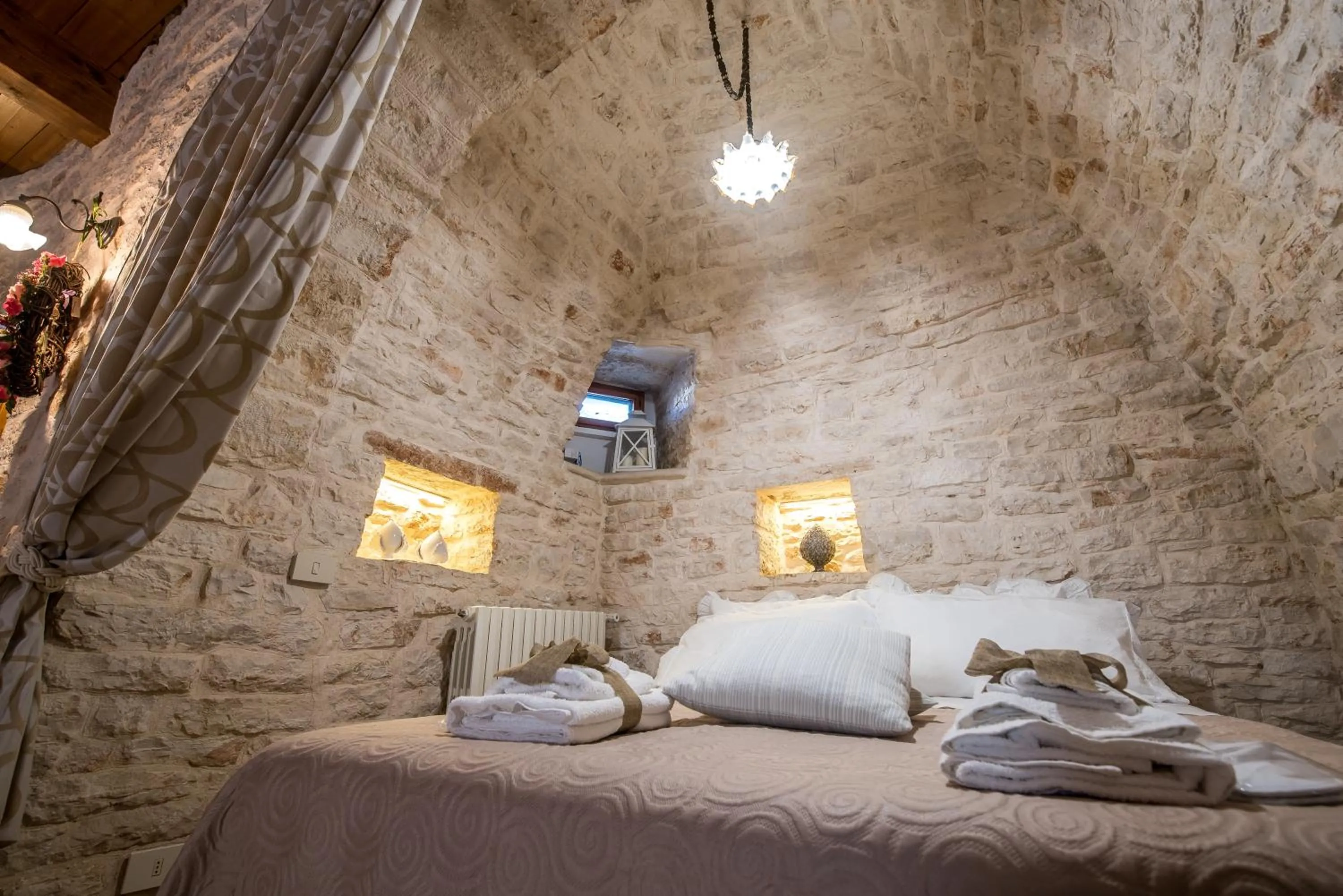 Bedroom, Bed in Astra