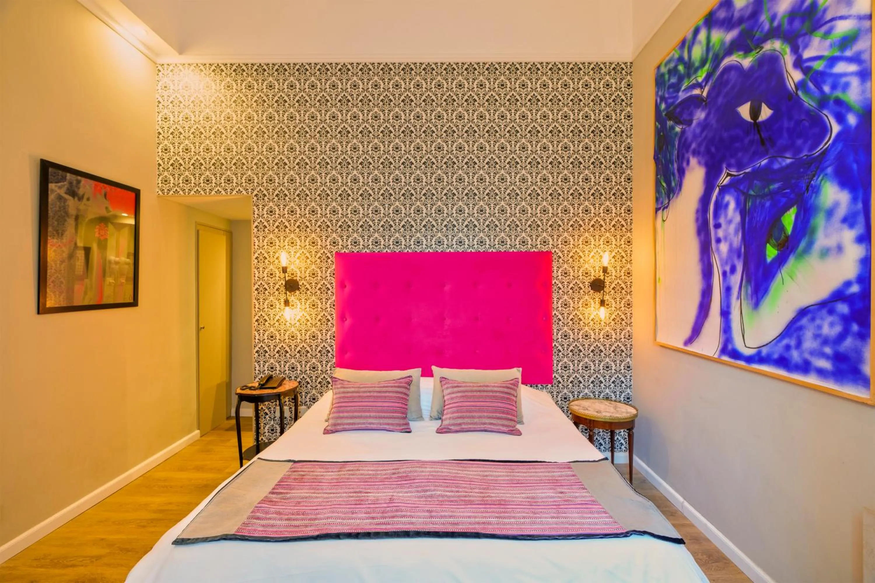 Decorative detail, Bed in Rendez Vous Hotel Buenos Aires