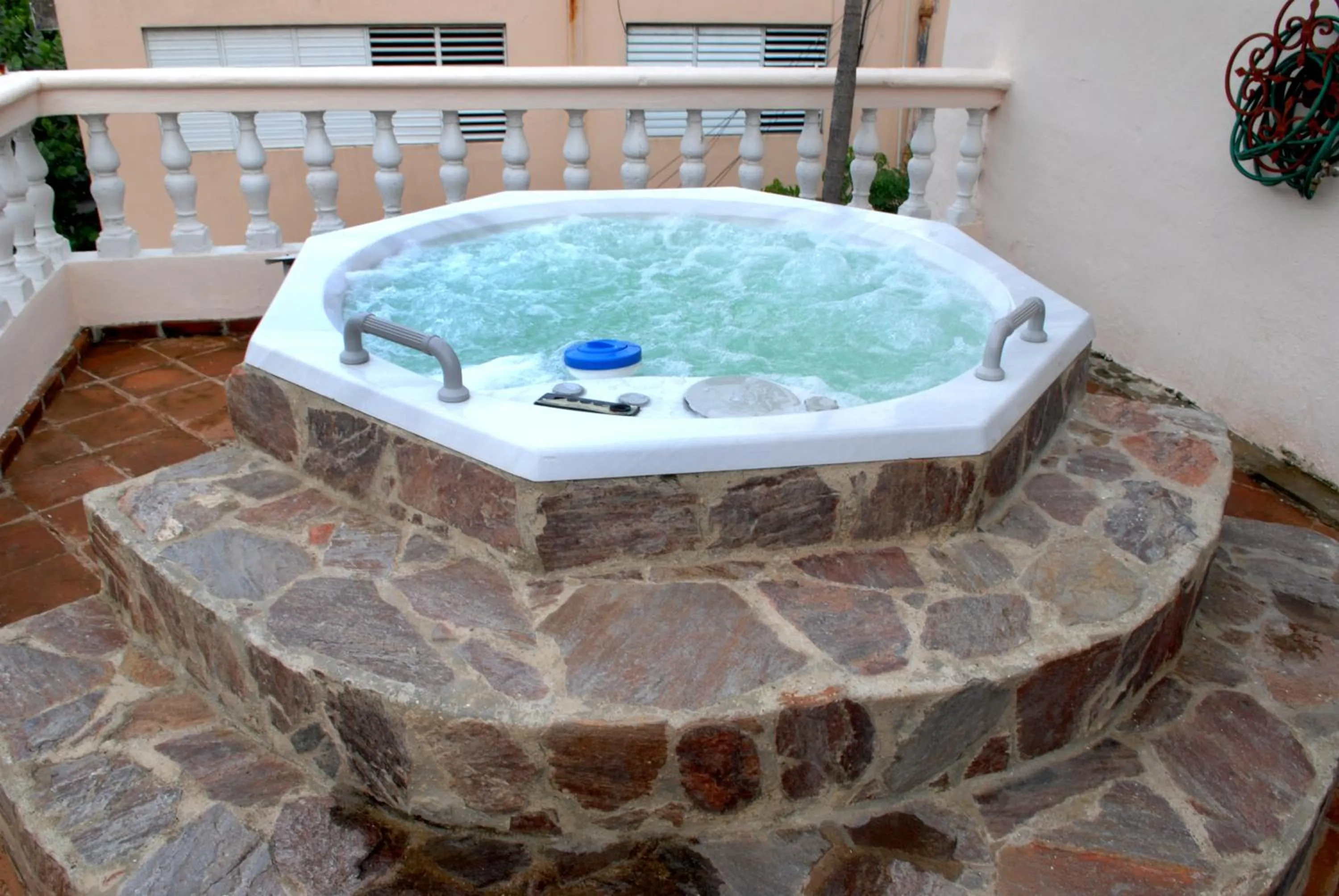 Hot Tub in Hotel Maison Gautreaux