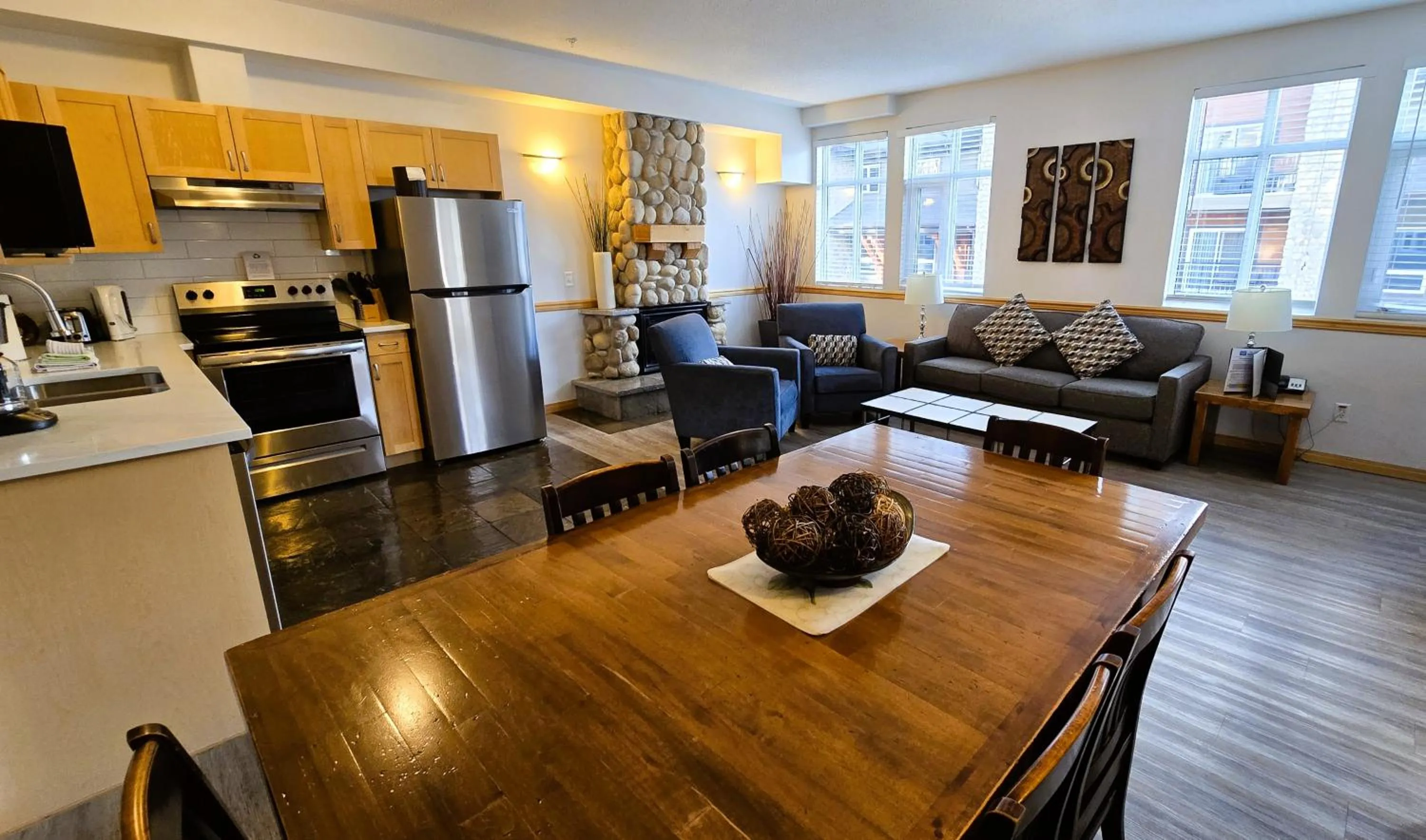 Dining area in Sunset Resorts Canmore and Spa