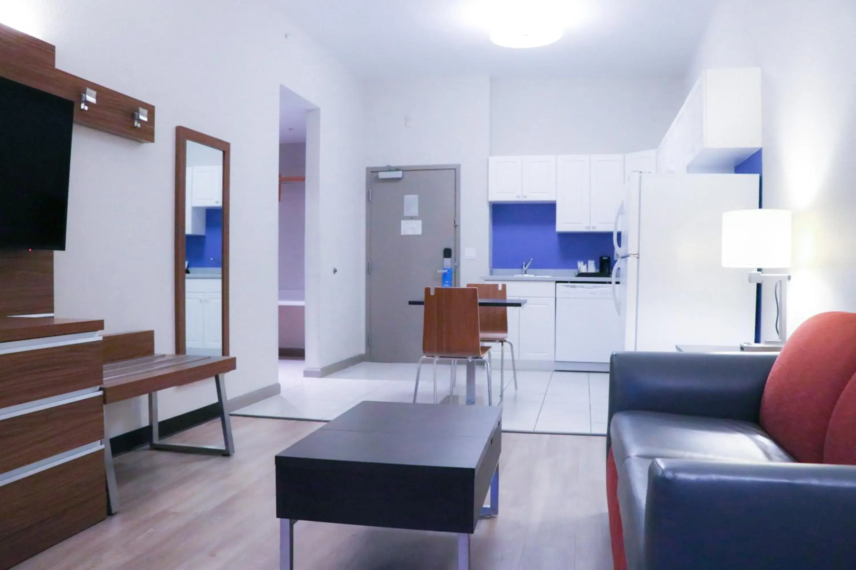 Queen Room with 2 Queen Beds, One-Bedroom Suite Non-Smoking in Days Inn & Suites by Wyndham Fort Myers Near JetBlue Park Queen Room with 2 Queen Beds, One-Bedroom Suite Non-Smoking in Days Inn & Suites by Wyndham Fort Myers Near JetBlue Park