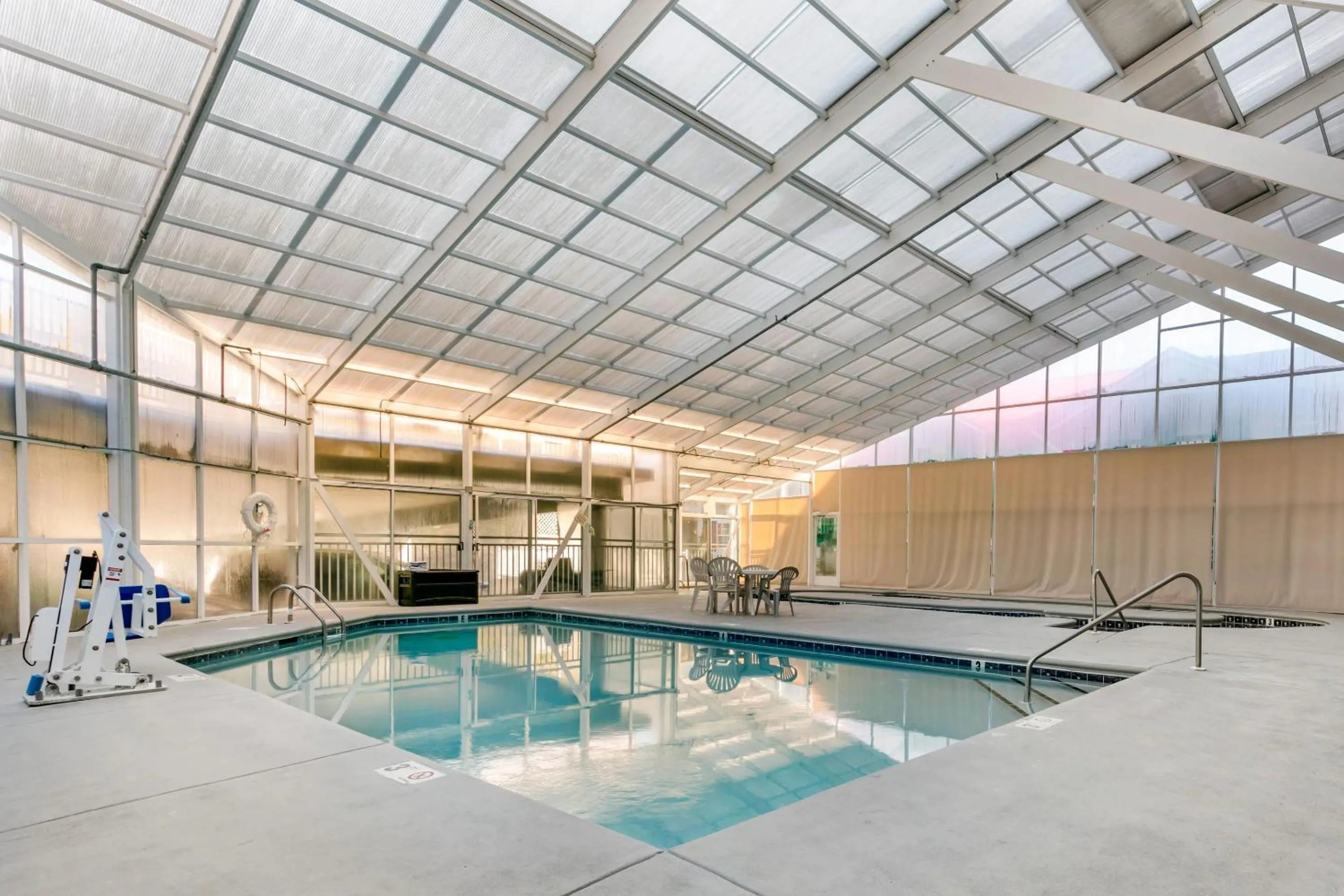 Swimming pool in Sleep Inn & Suites near Sports World Blvd