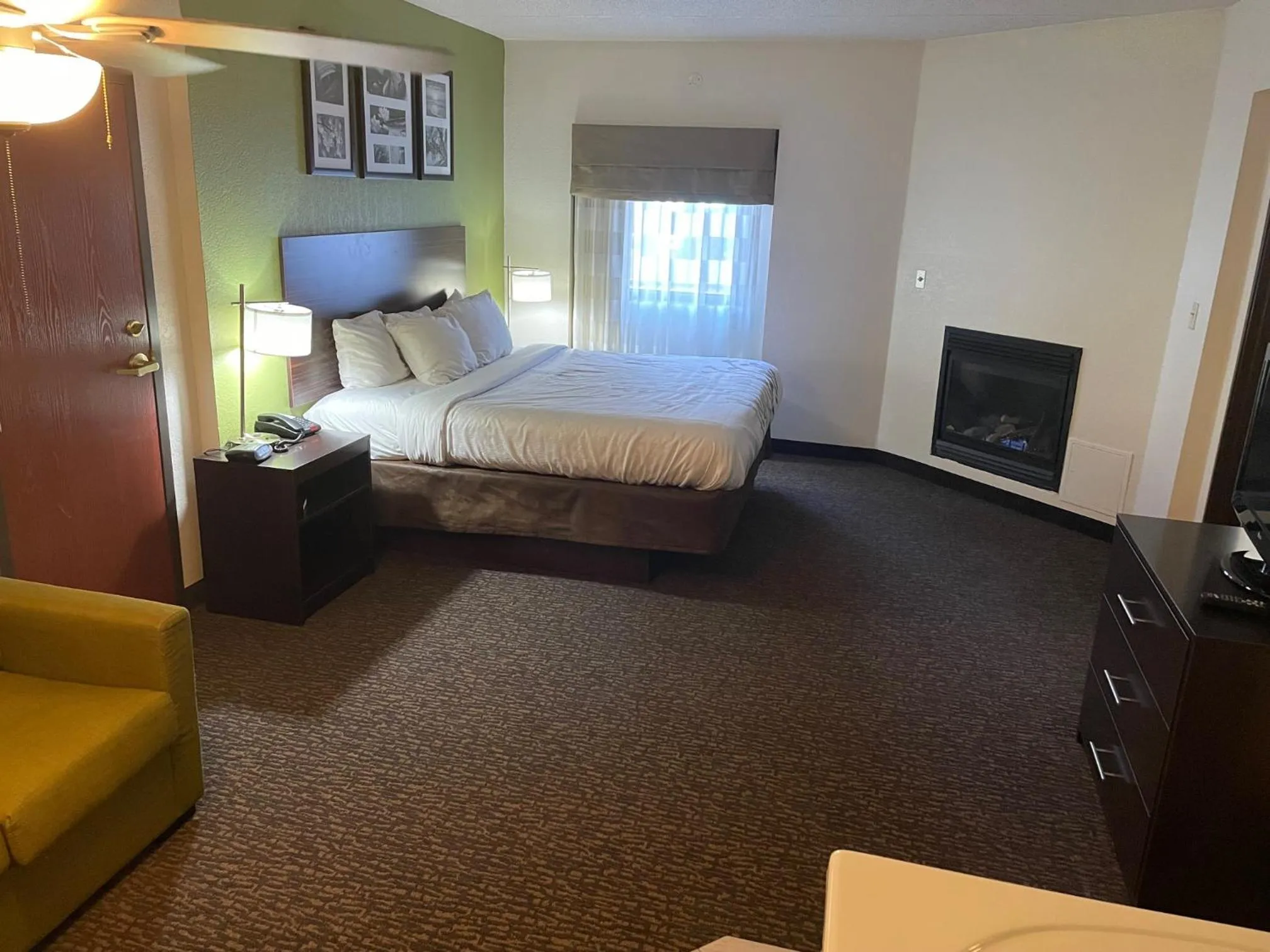 Hot Tub, Bed in Sleep Inn & Suites near Sports World Blvd