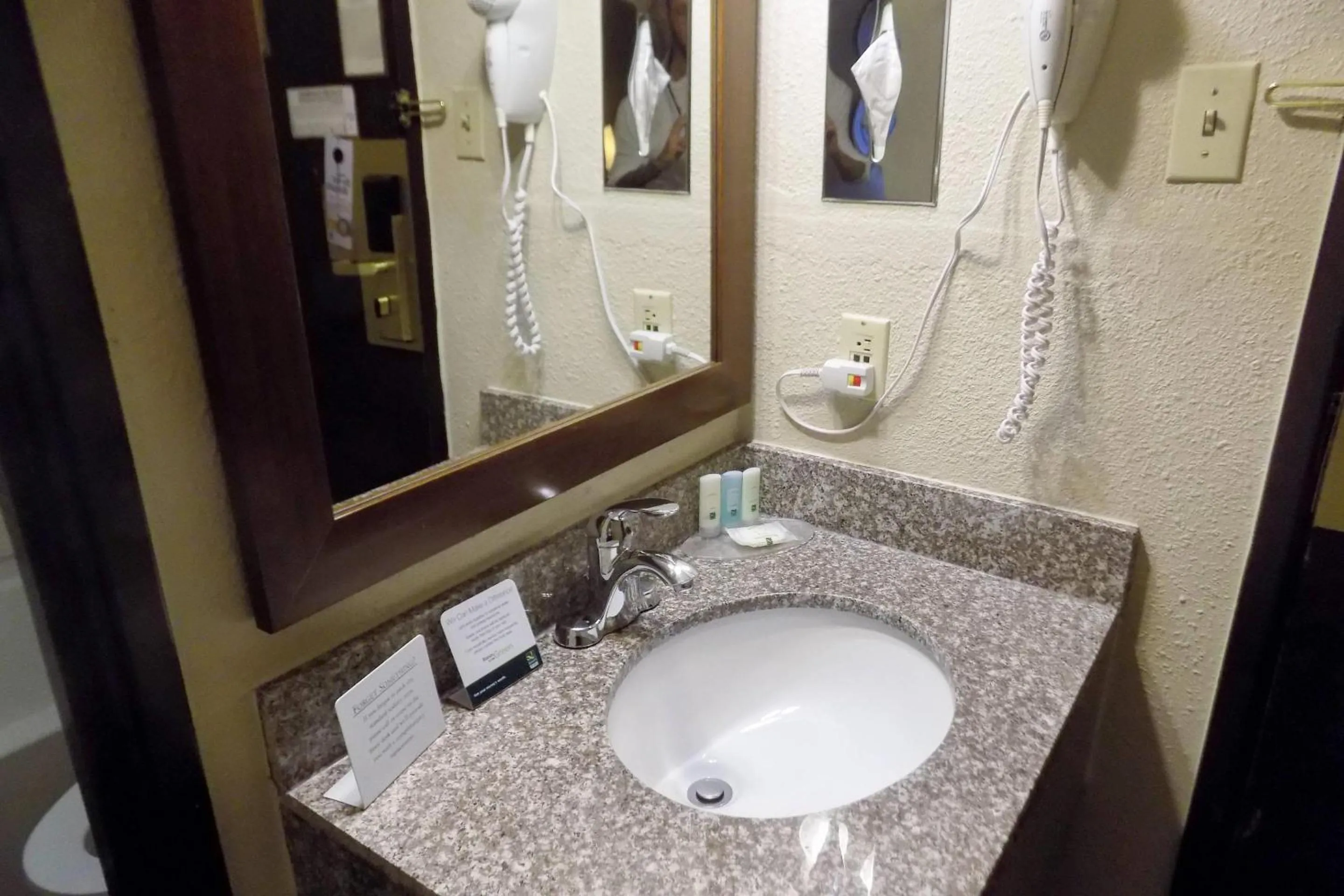 Bedroom in Quality Inn DFW Airport North - Irving