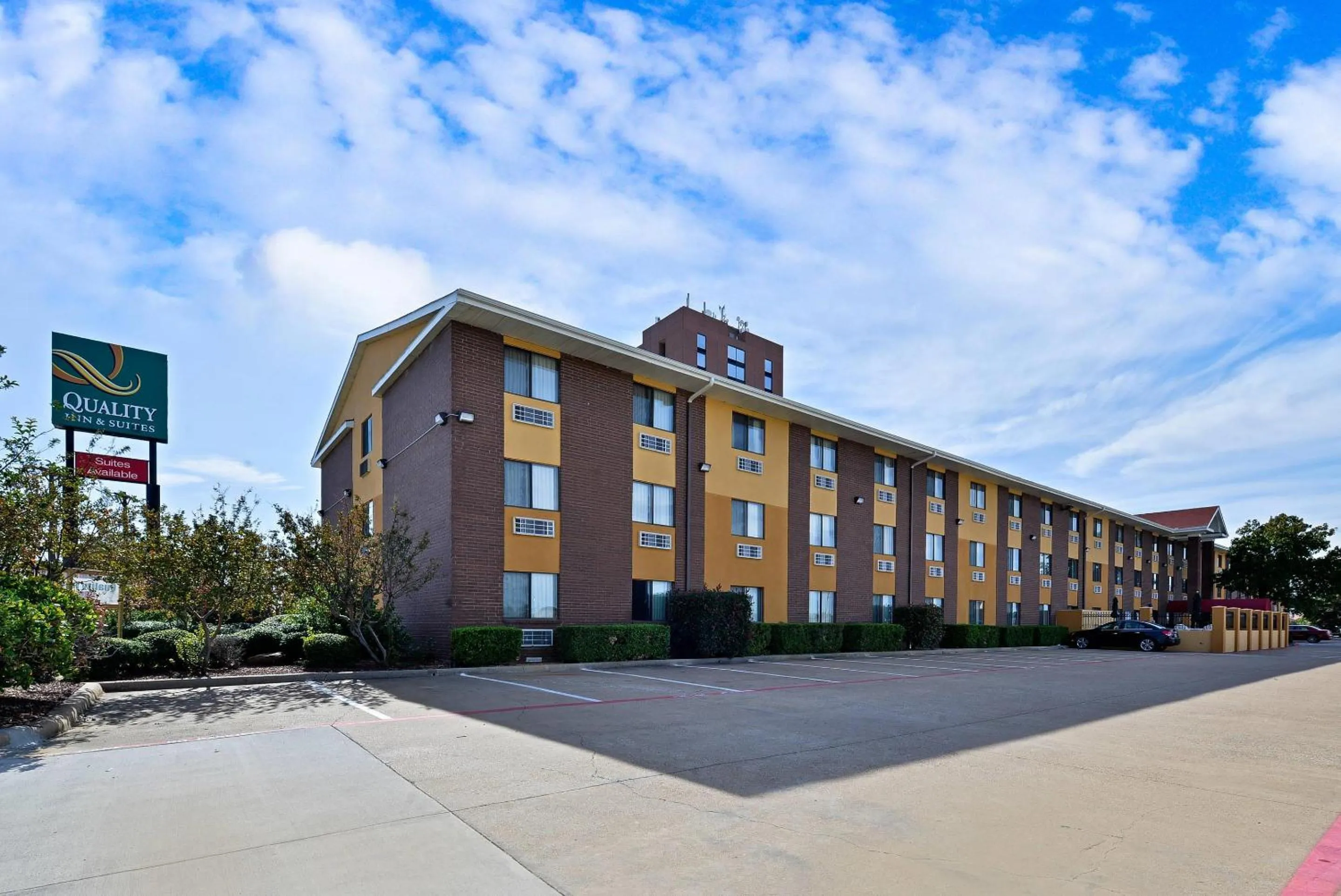 Property building in Quality Inn DFW Airport North - Irving