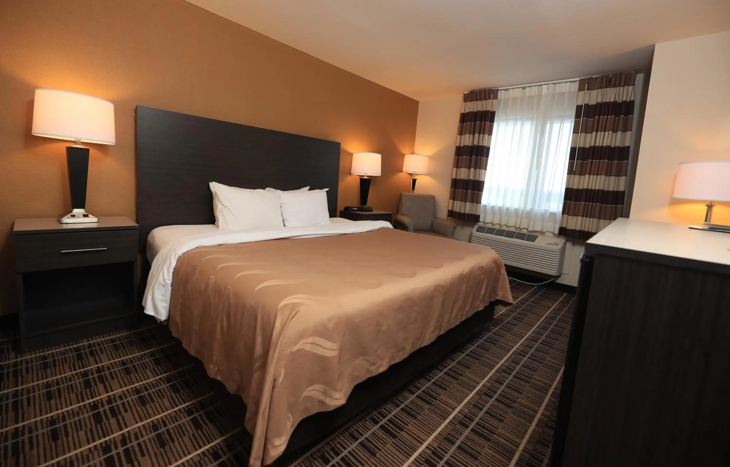 King Room in Quality Inn DFW Airport North - Irving King Room in Quality Inn DFW Airport North - Irving