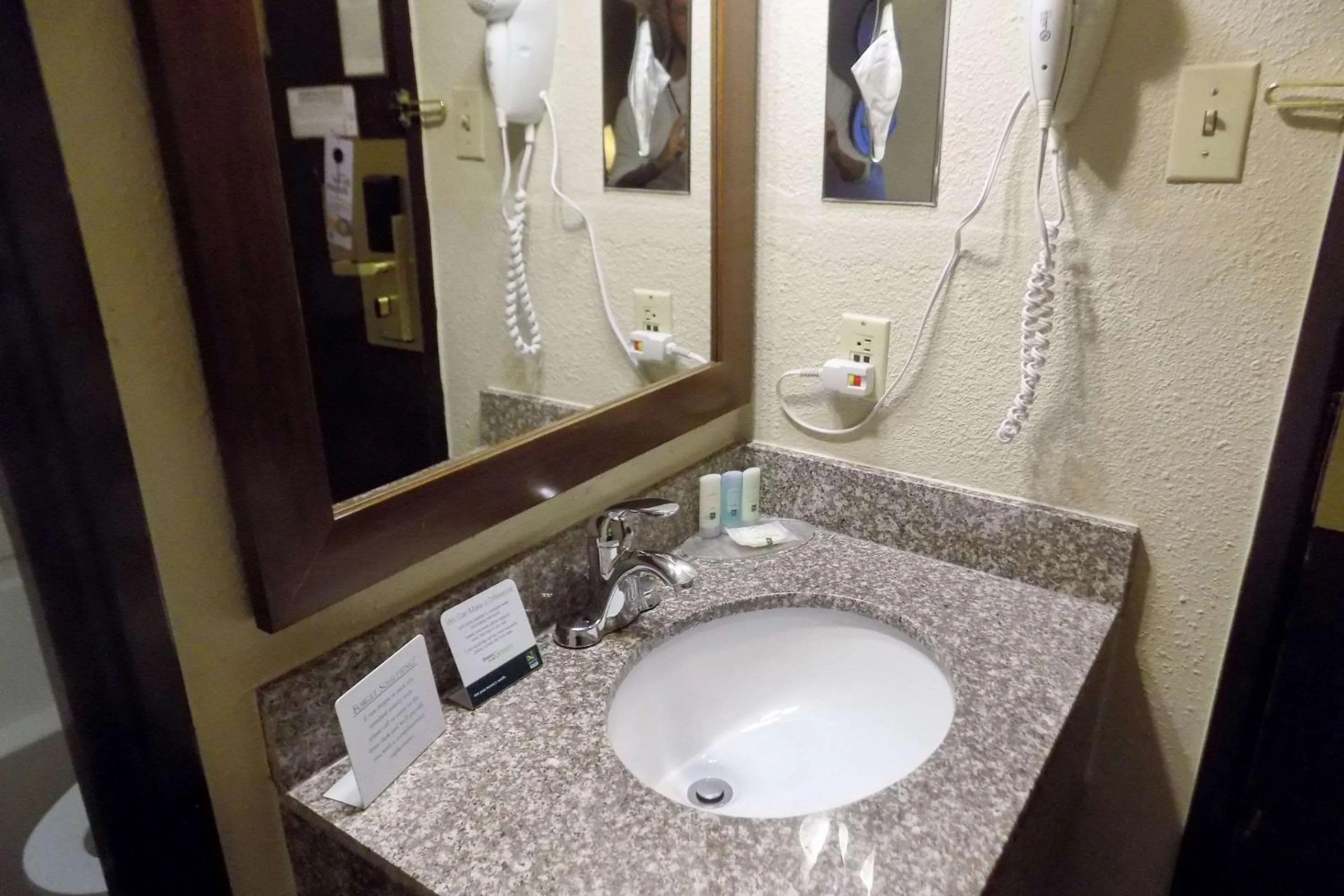 Bedroom in Quality Inn DFW Airport North - Irving