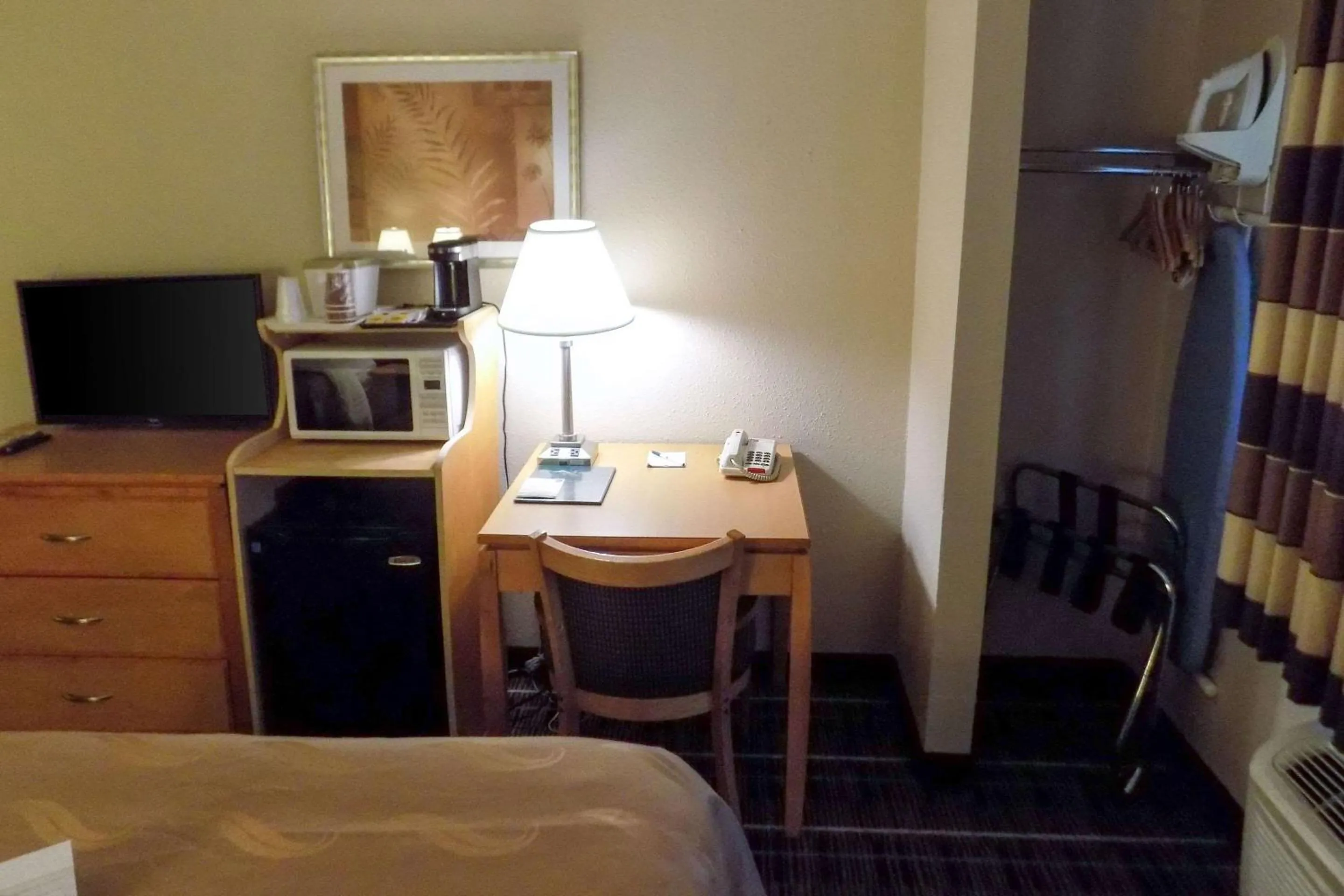 Bedroom, Bed in Quality Inn DFW Airport North - Irving