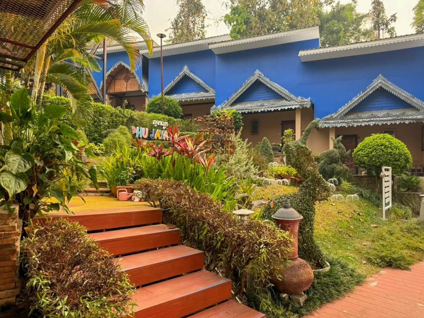 Property building in Phu Jaya Floresta Resort by ALPHATEL PARTNER