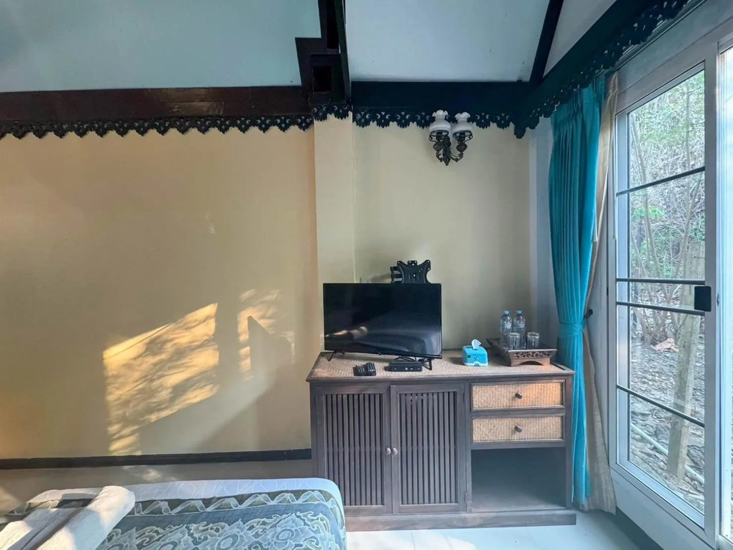 TV and multimedia in Phu Jaya Floresta Resort by ALPHATEL PARTNER