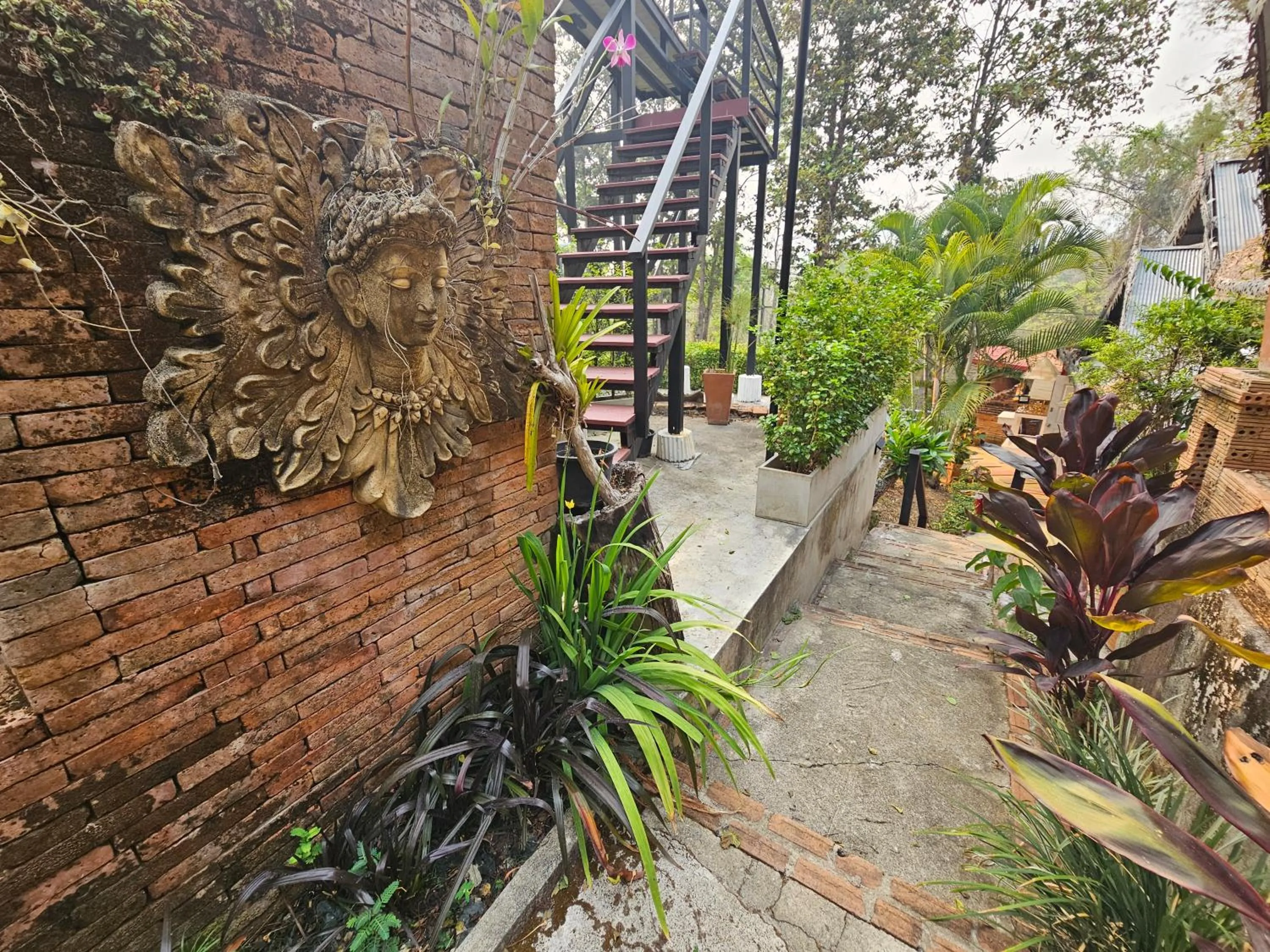 Garden in Phu Jaya Floresta Resort by ALPHATEL PARTNER