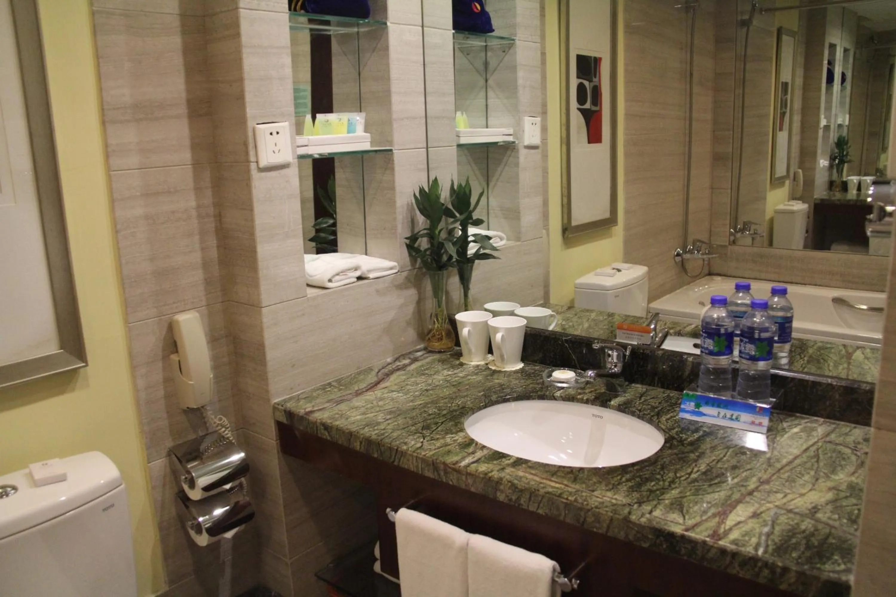 Bathroom in Jianguo Hotel Xi'an