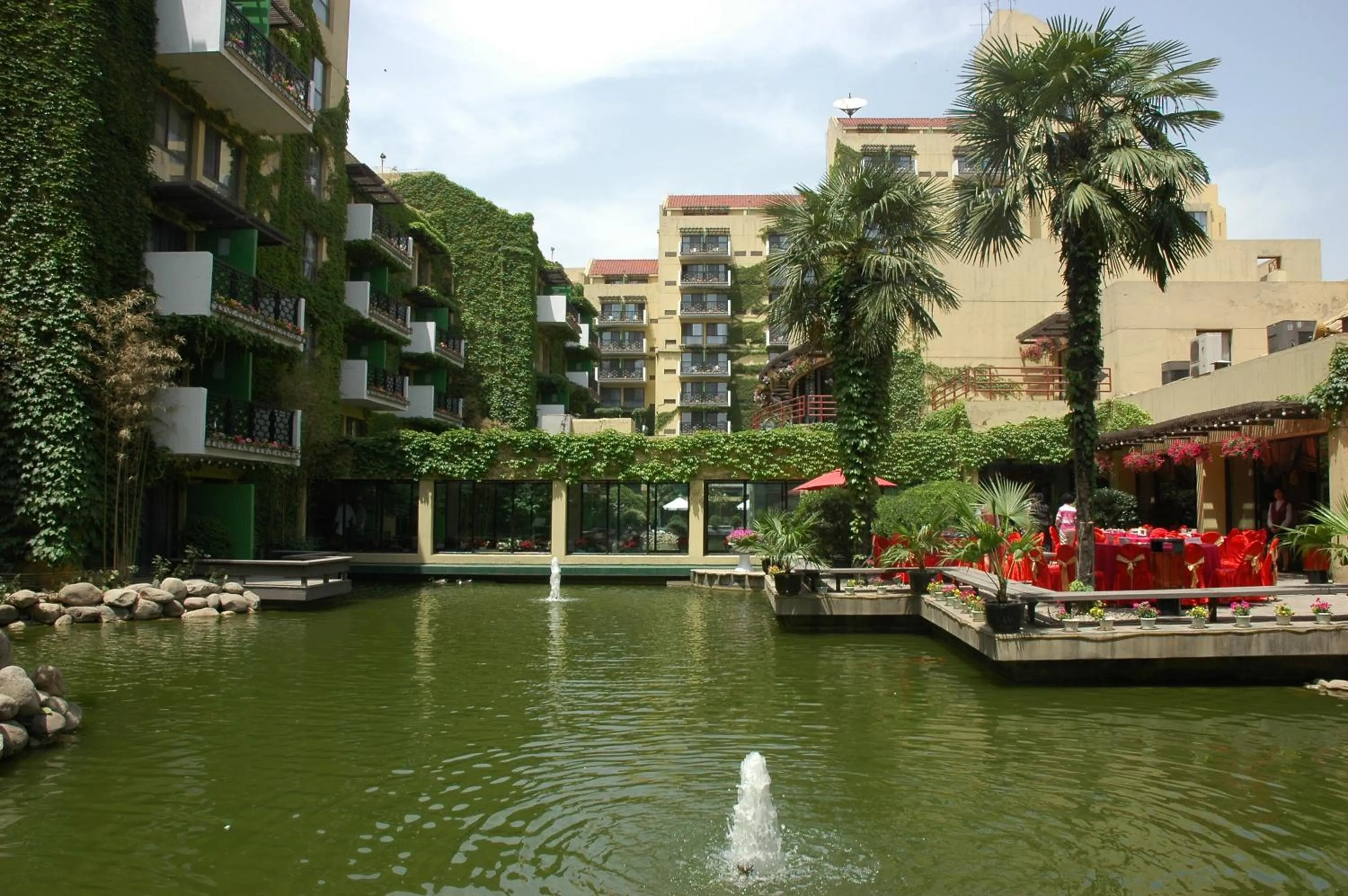 Area and facilities in Jianguo Hotel Xi'an