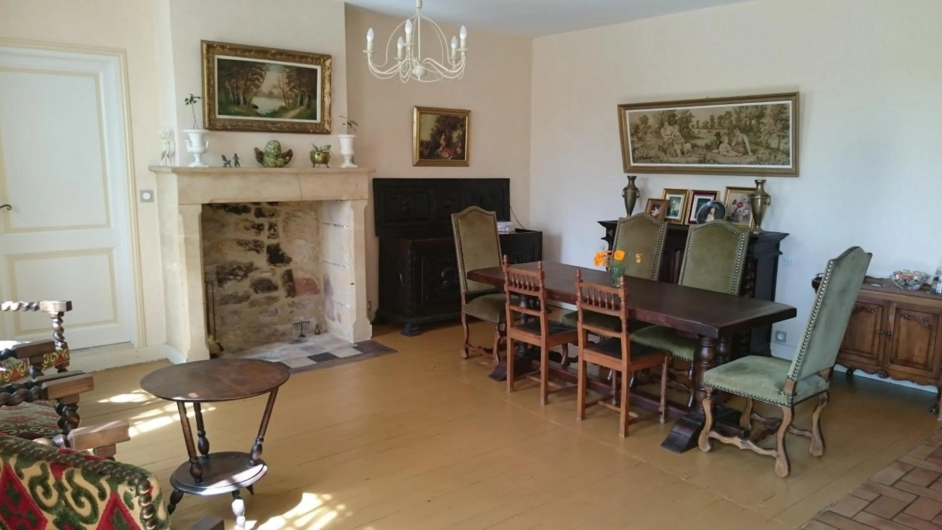 Living room in Rue du Château