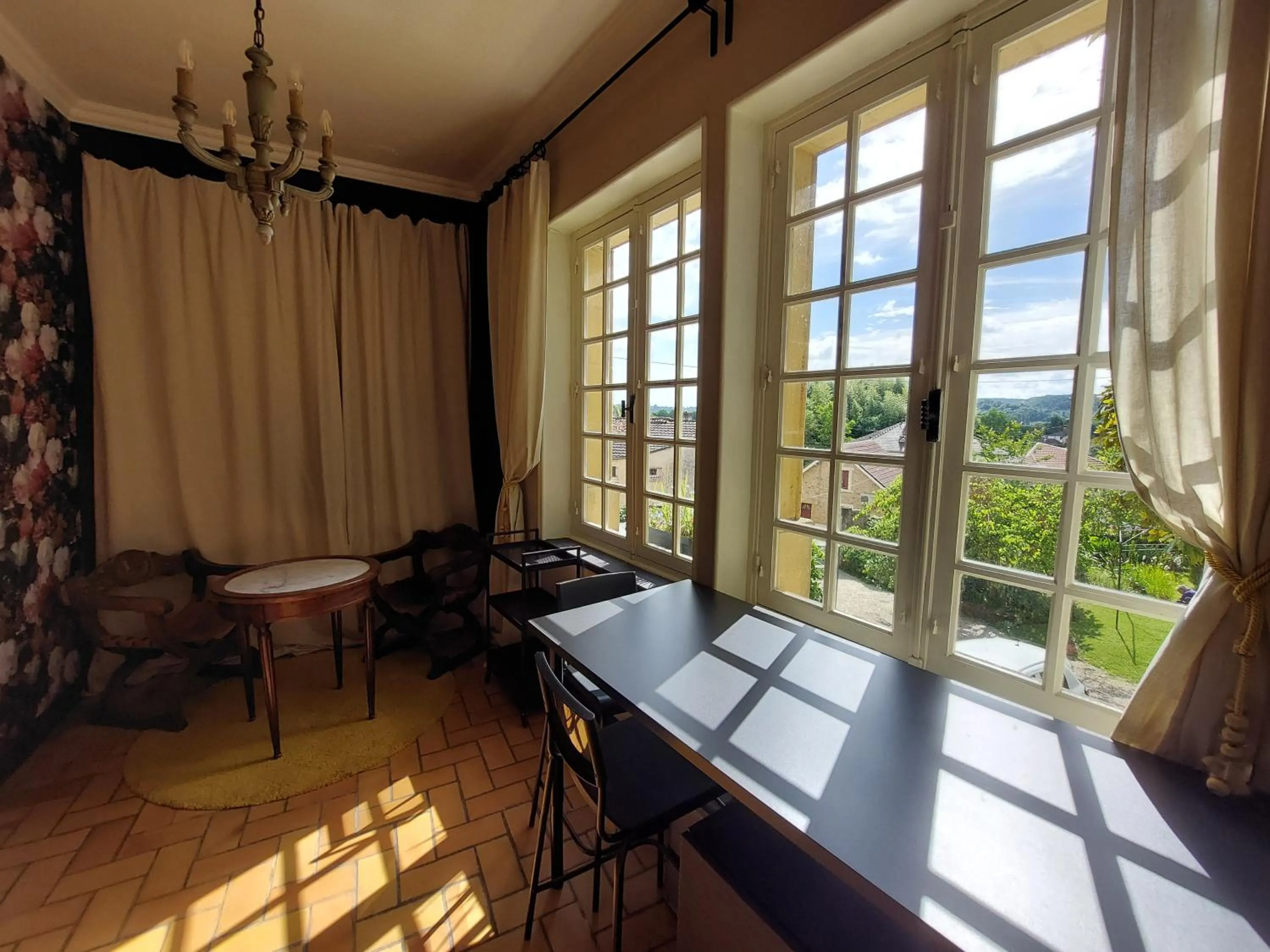 Dining area in Rue du Château