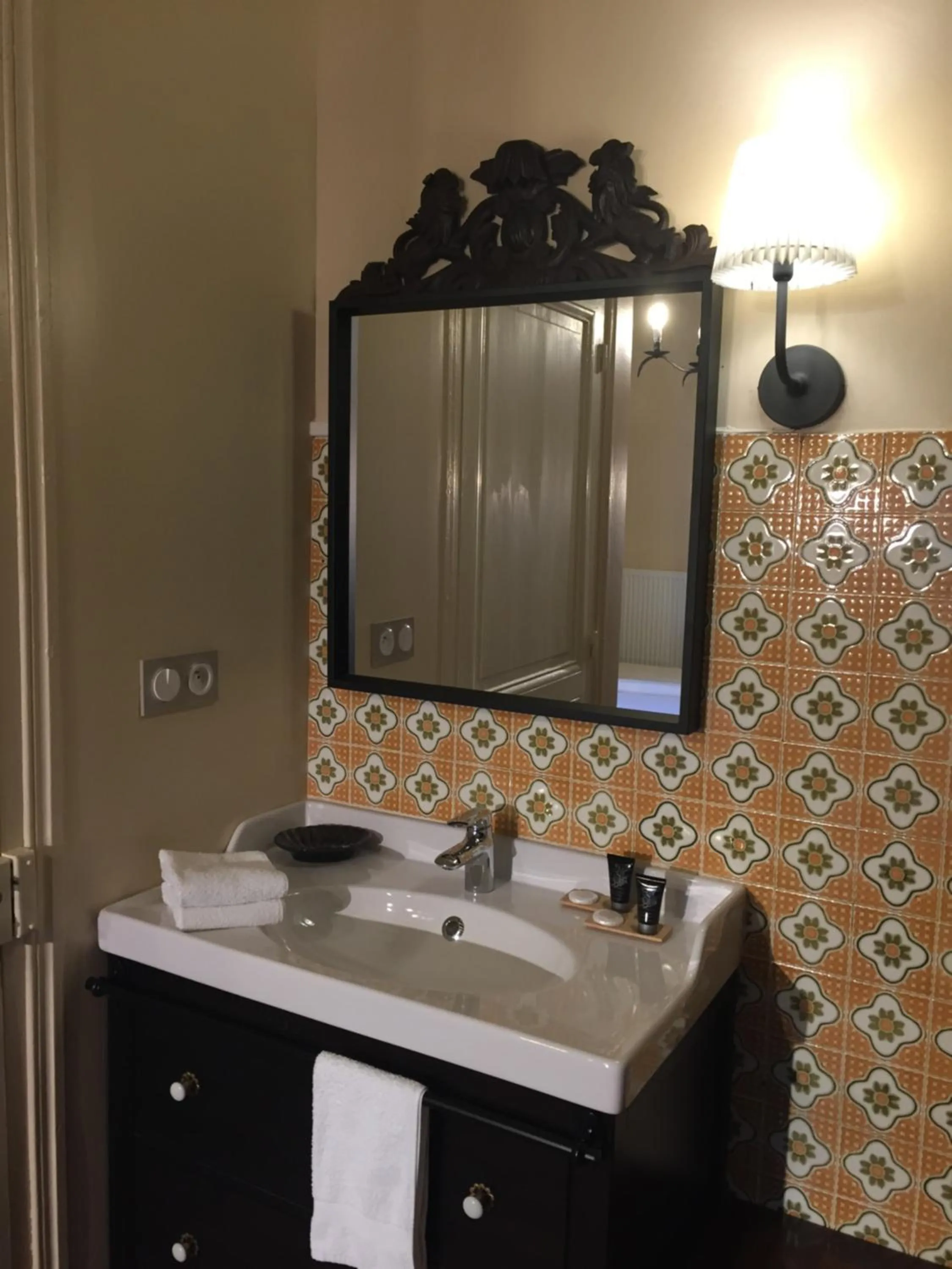 Bathroom in Rue du Château