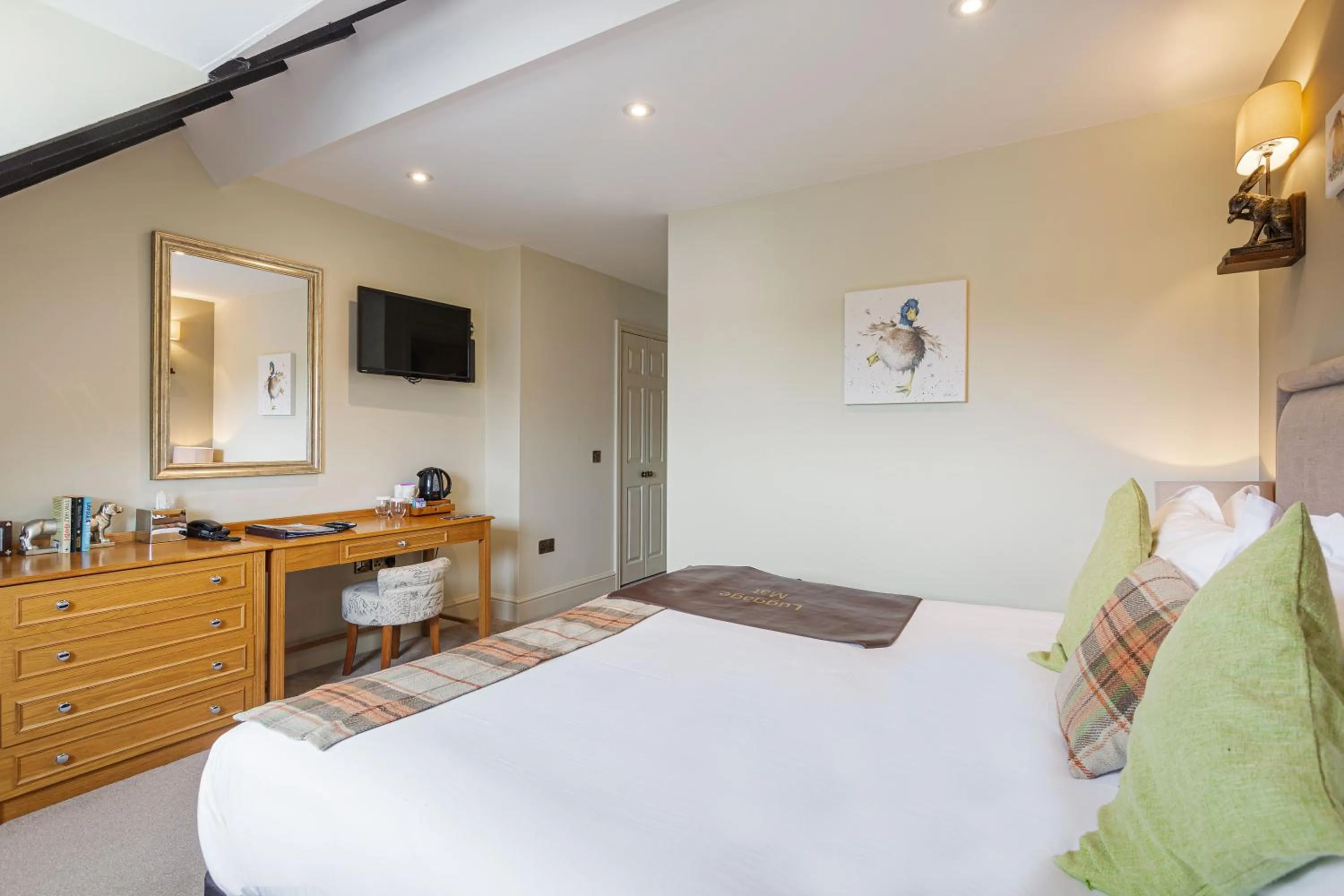Bed in The Jamaica Inn, Bodmin, Cornwall - The Coaching Inn Group