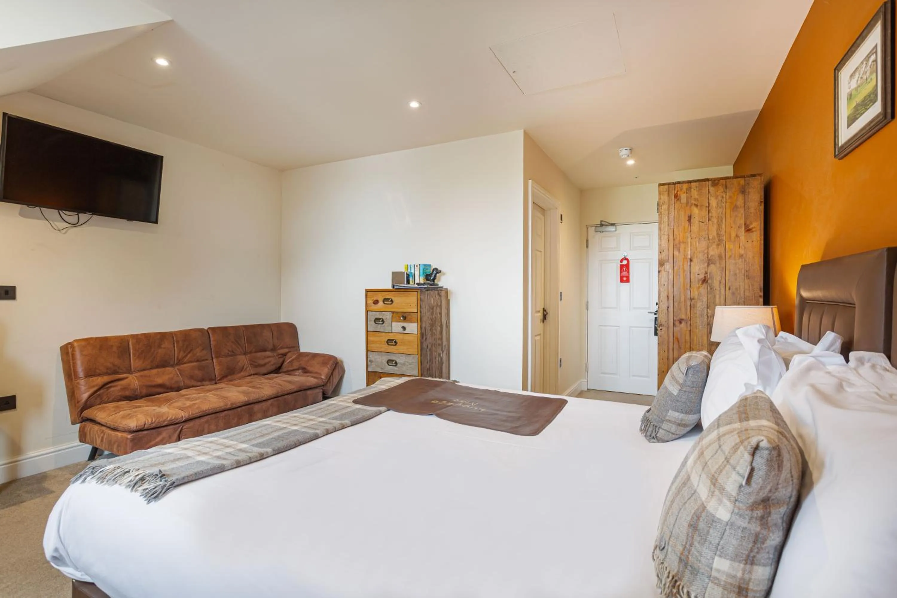 Bed in The Jamaica Inn, Bodmin, Cornwall - The Coaching Inn Group