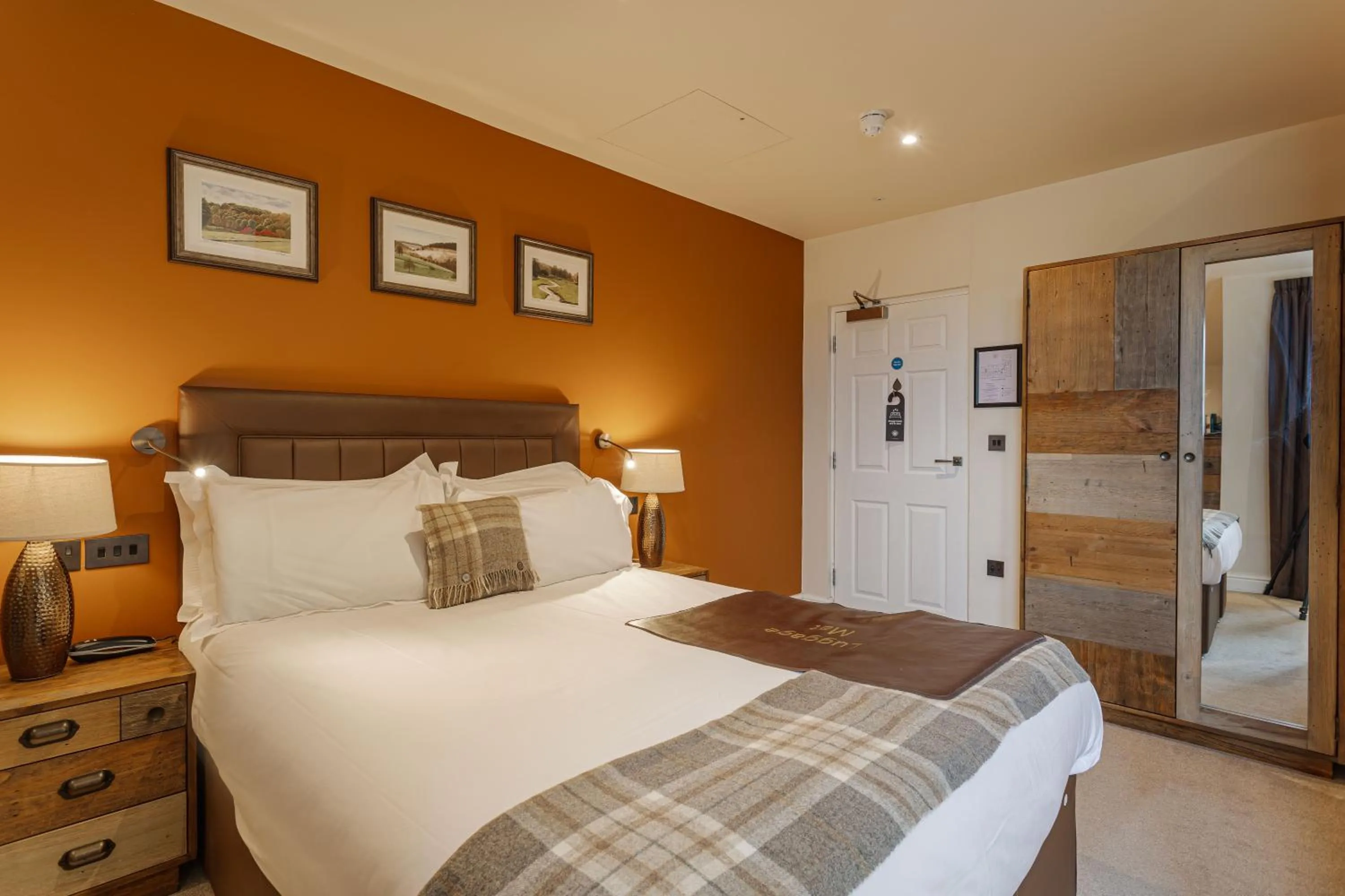 Bed in The Jamaica Inn, Bodmin, Cornwall - The Coaching Inn Group