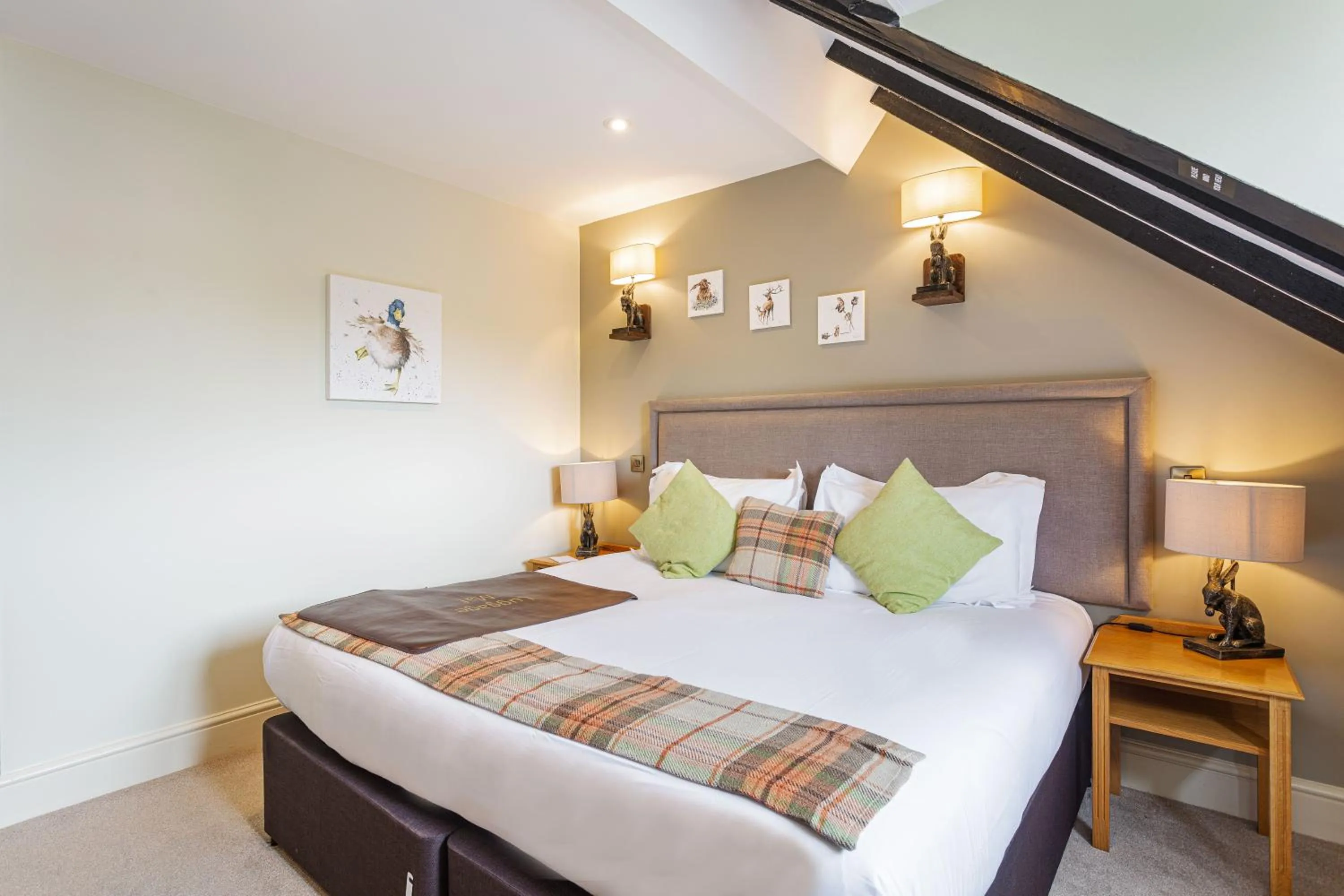 Bed in The Jamaica Inn, Bodmin, Cornwall - The Coaching Inn Group