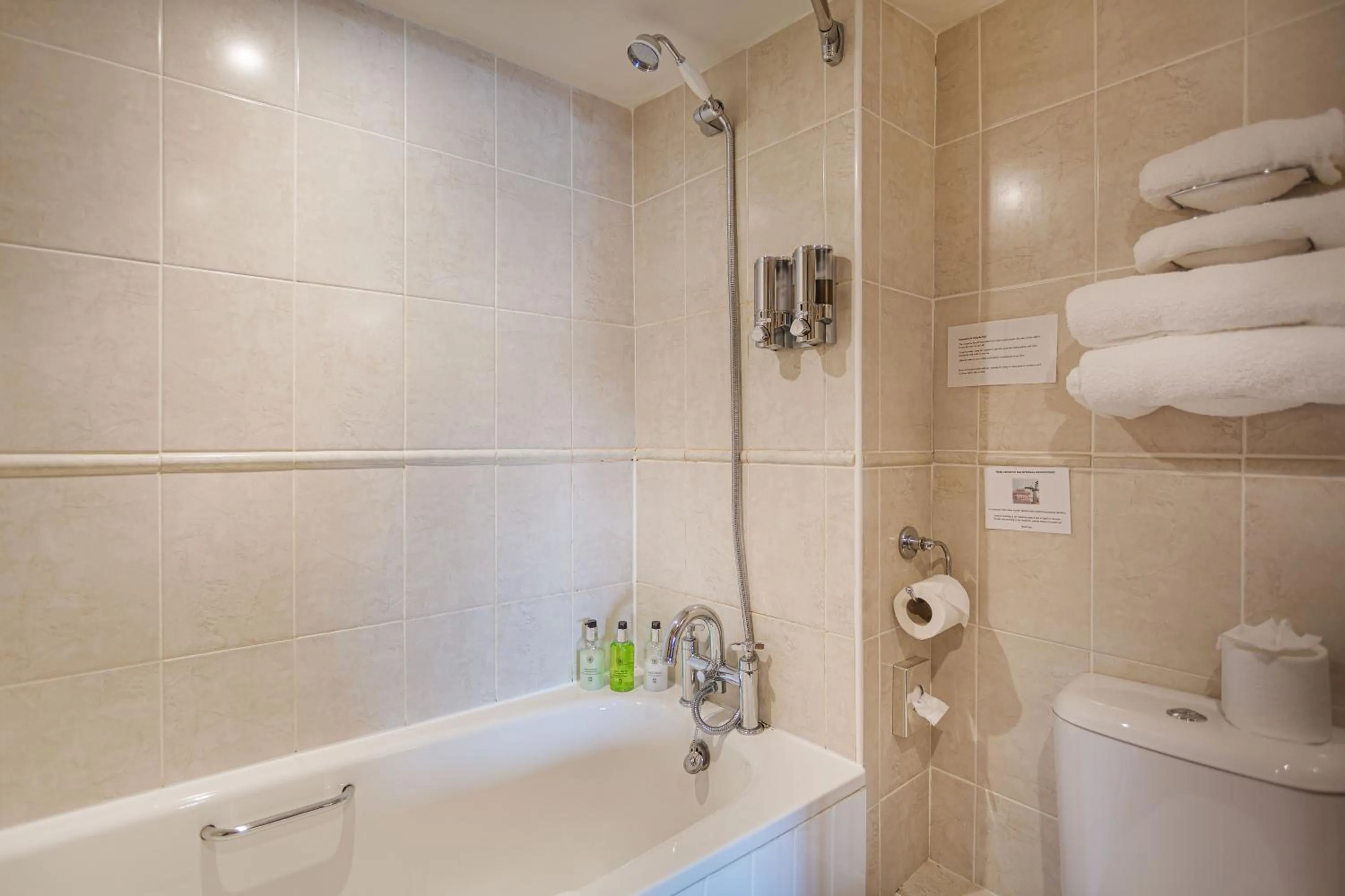 Bathroom in The Jamaica Inn, Bodmin, Cornwall - The Coaching Inn Group