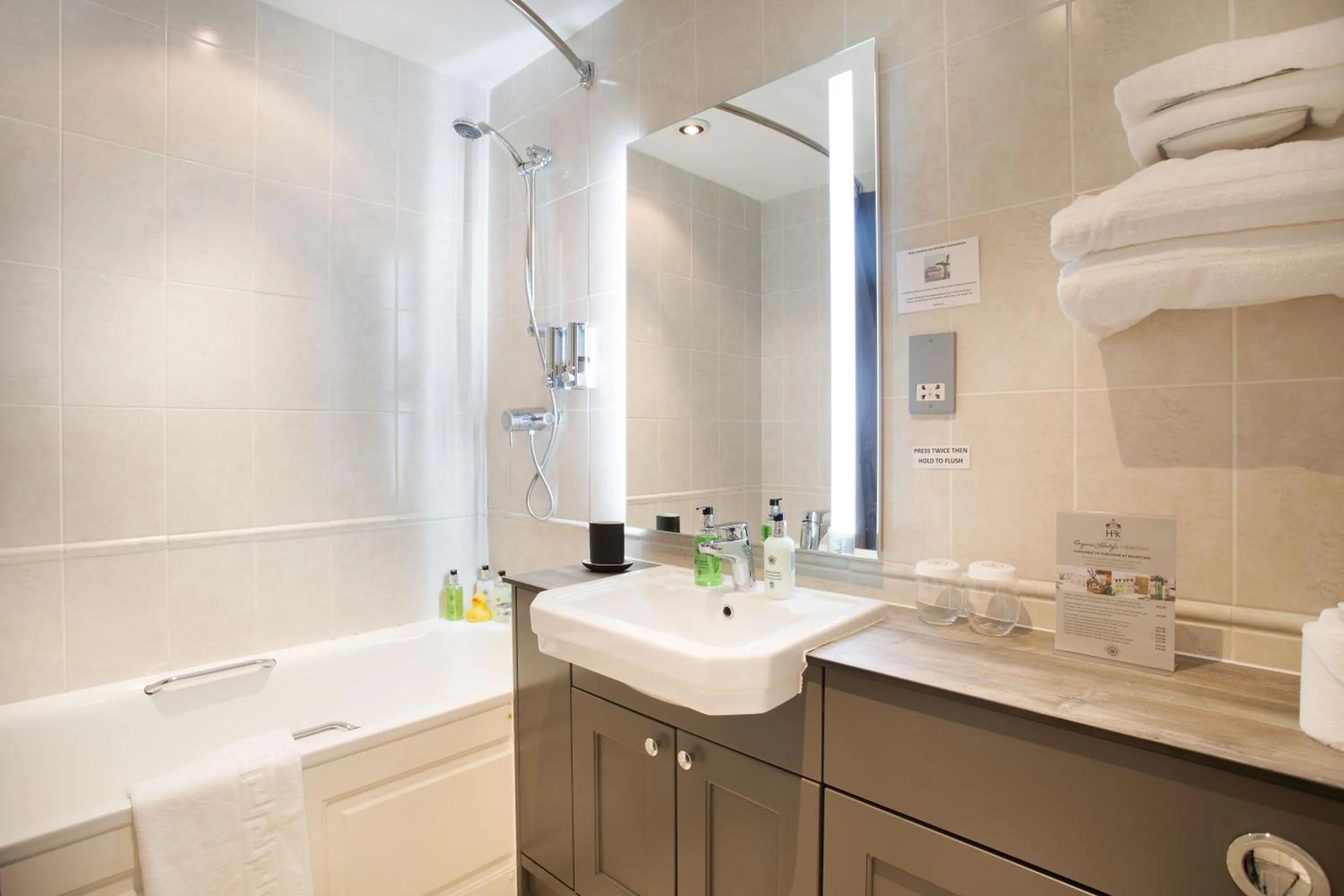 Bathroom in The Jamaica Inn, Bodmin, Cornwall - The Coaching Inn Group