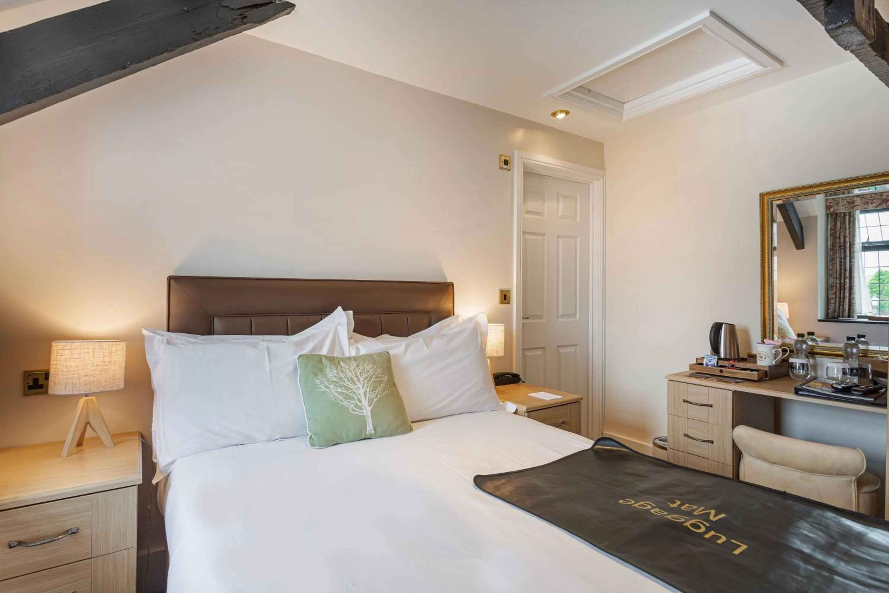 Bed in The Jamaica Inn, Bodmin, Cornwall - The Coaching Inn Group