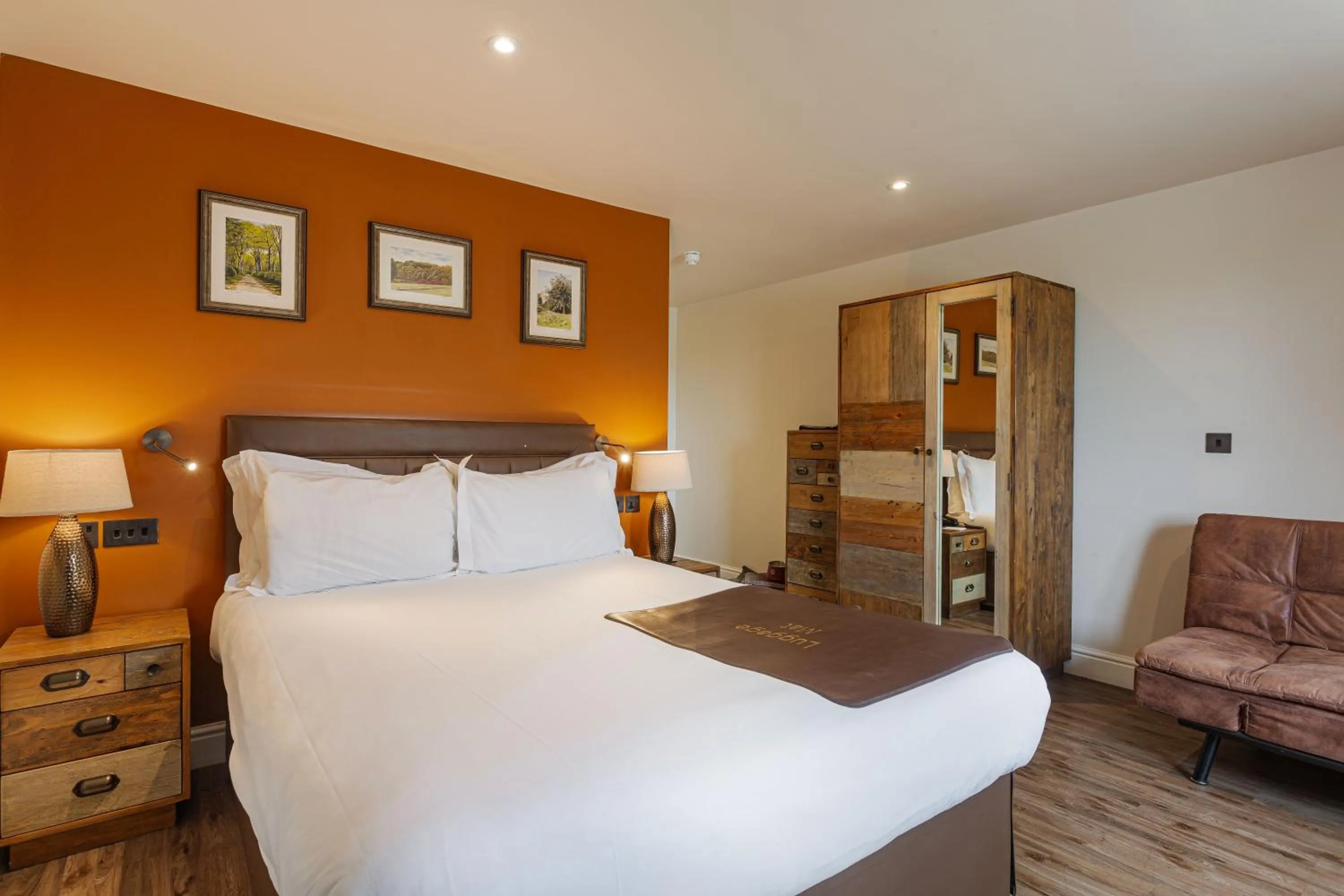 Bed in The Jamaica Inn, Bodmin, Cornwall - The Coaching Inn Group